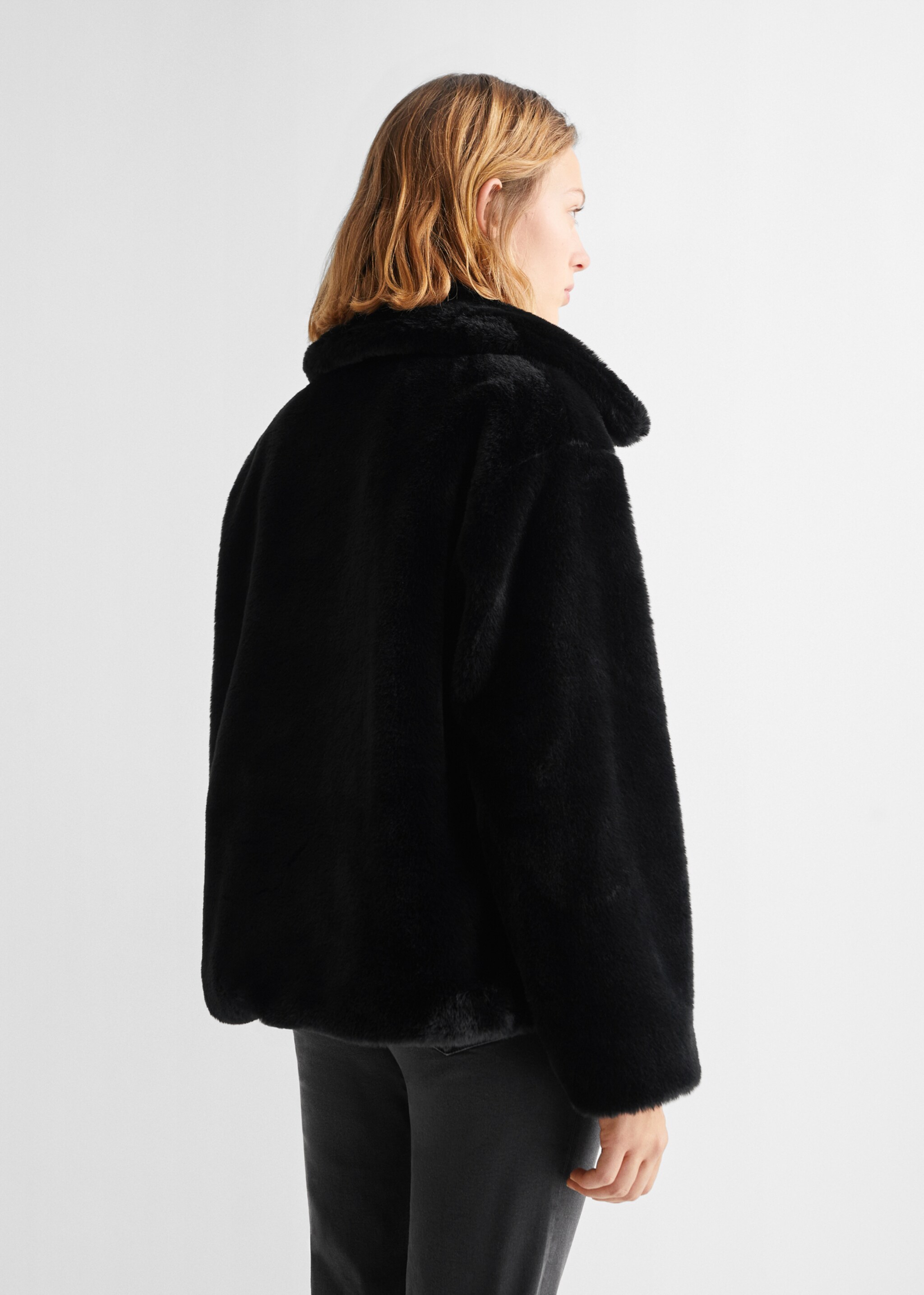 Manteau en imitation fourrure à revers - Verso de l’article