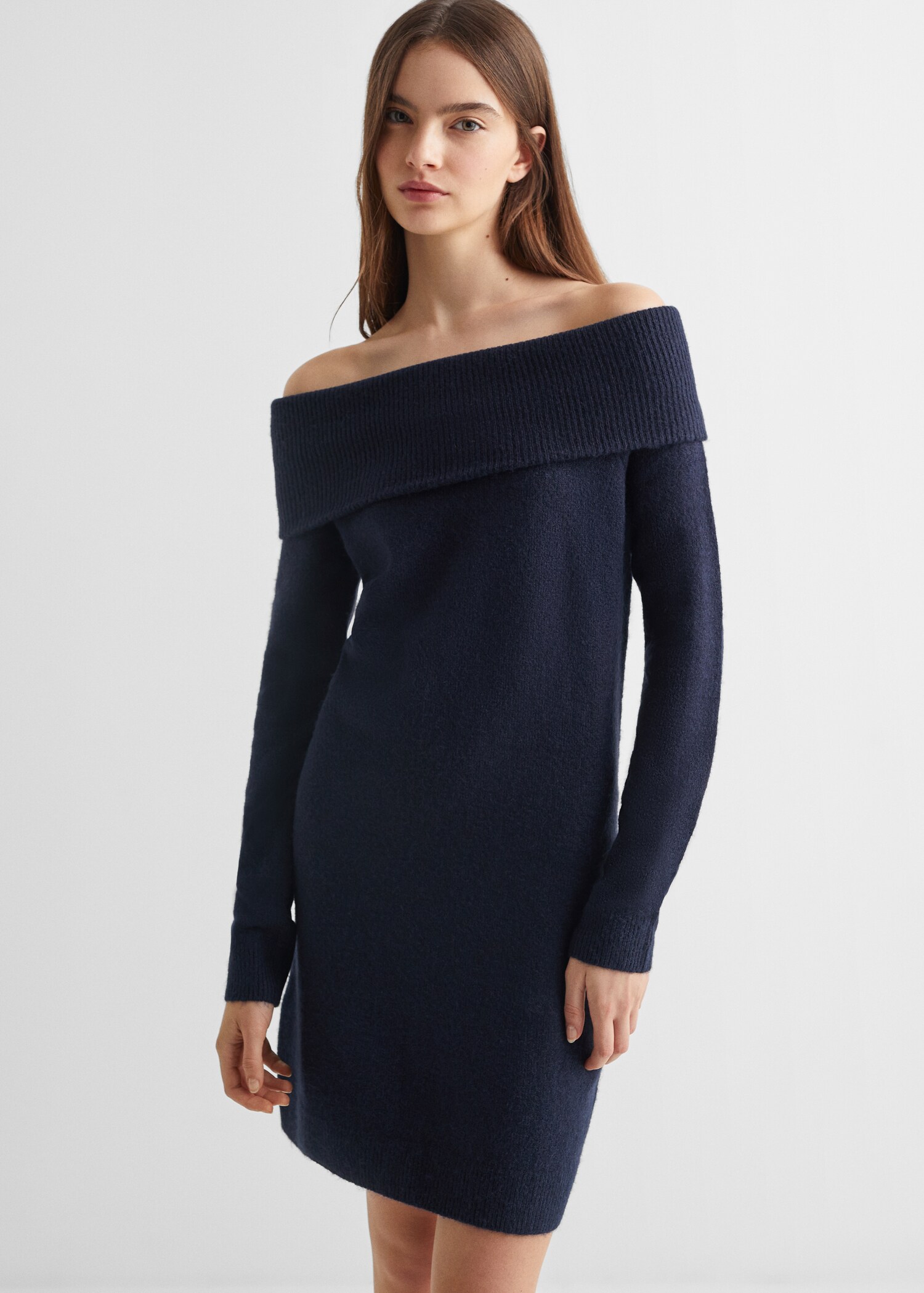 Off shoulder-klänning - Bild av mittparti