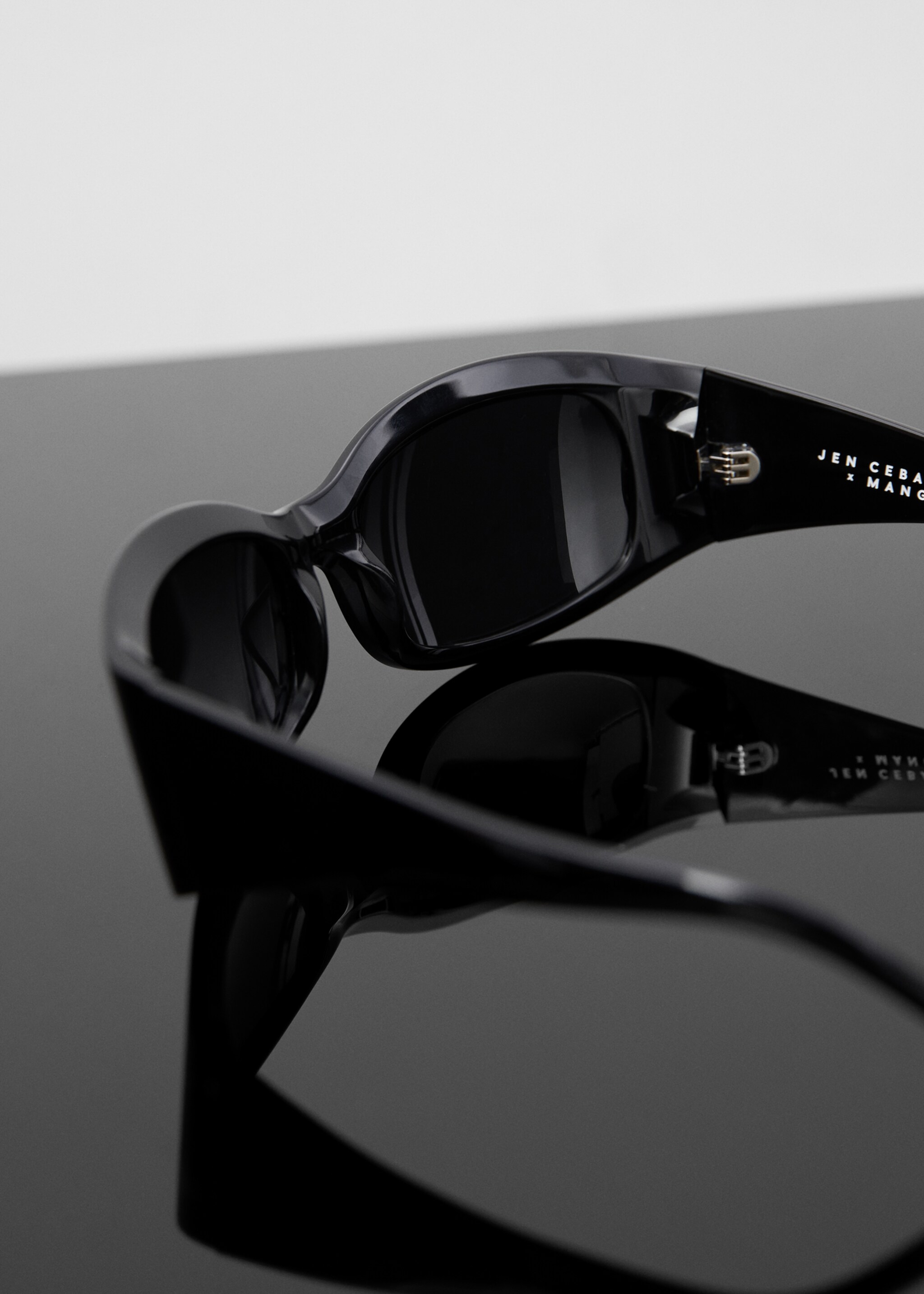 Oval-frame sunglasses - Details of the article 1