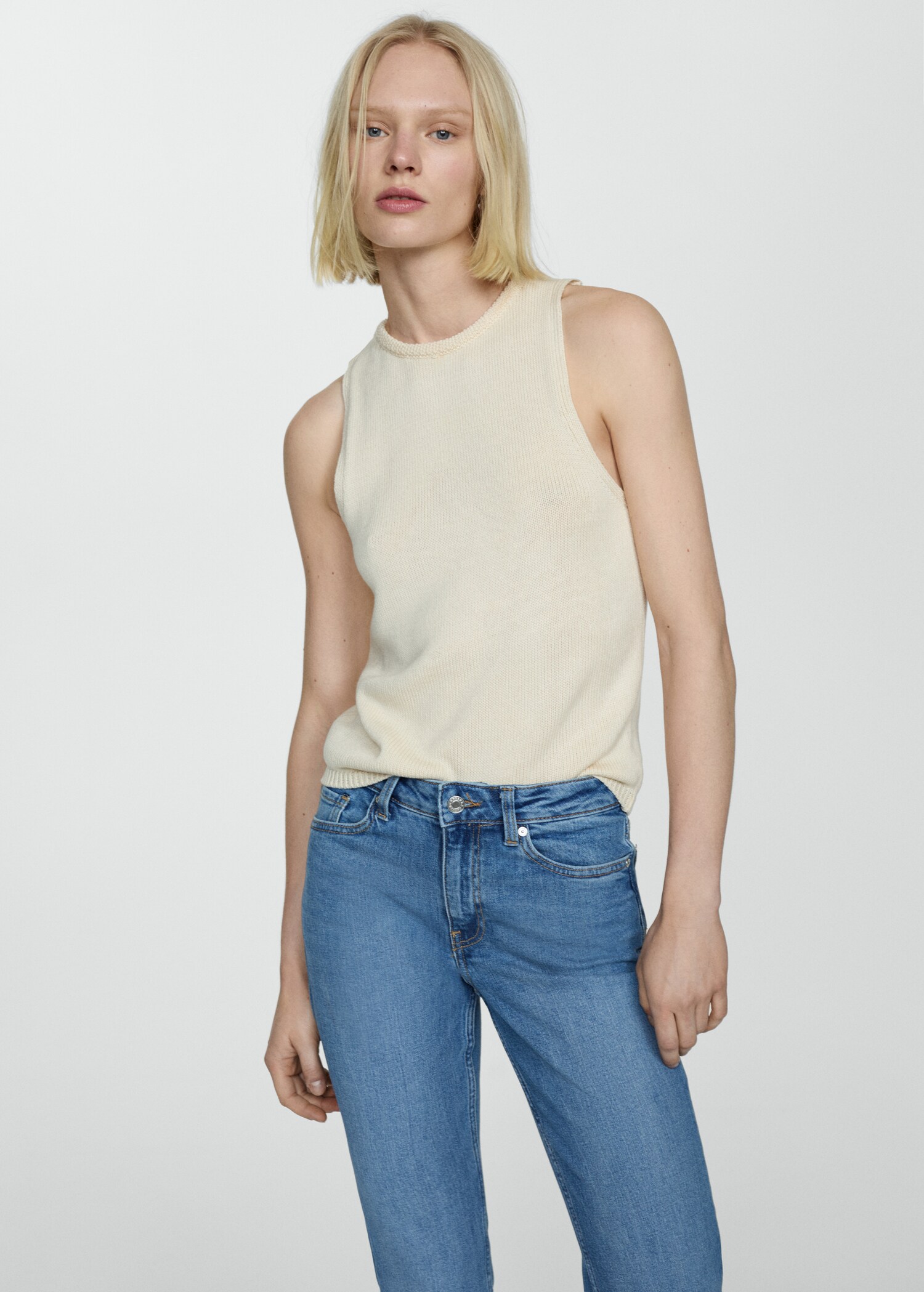 Medium-rise flared jeans - Details of the article 1