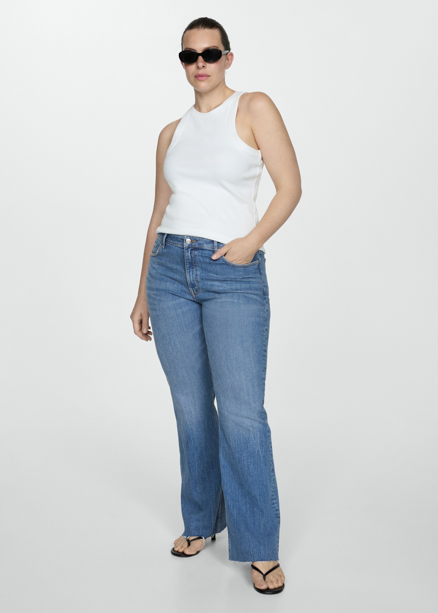 Medium-rise flared jeans - Details of the article 3