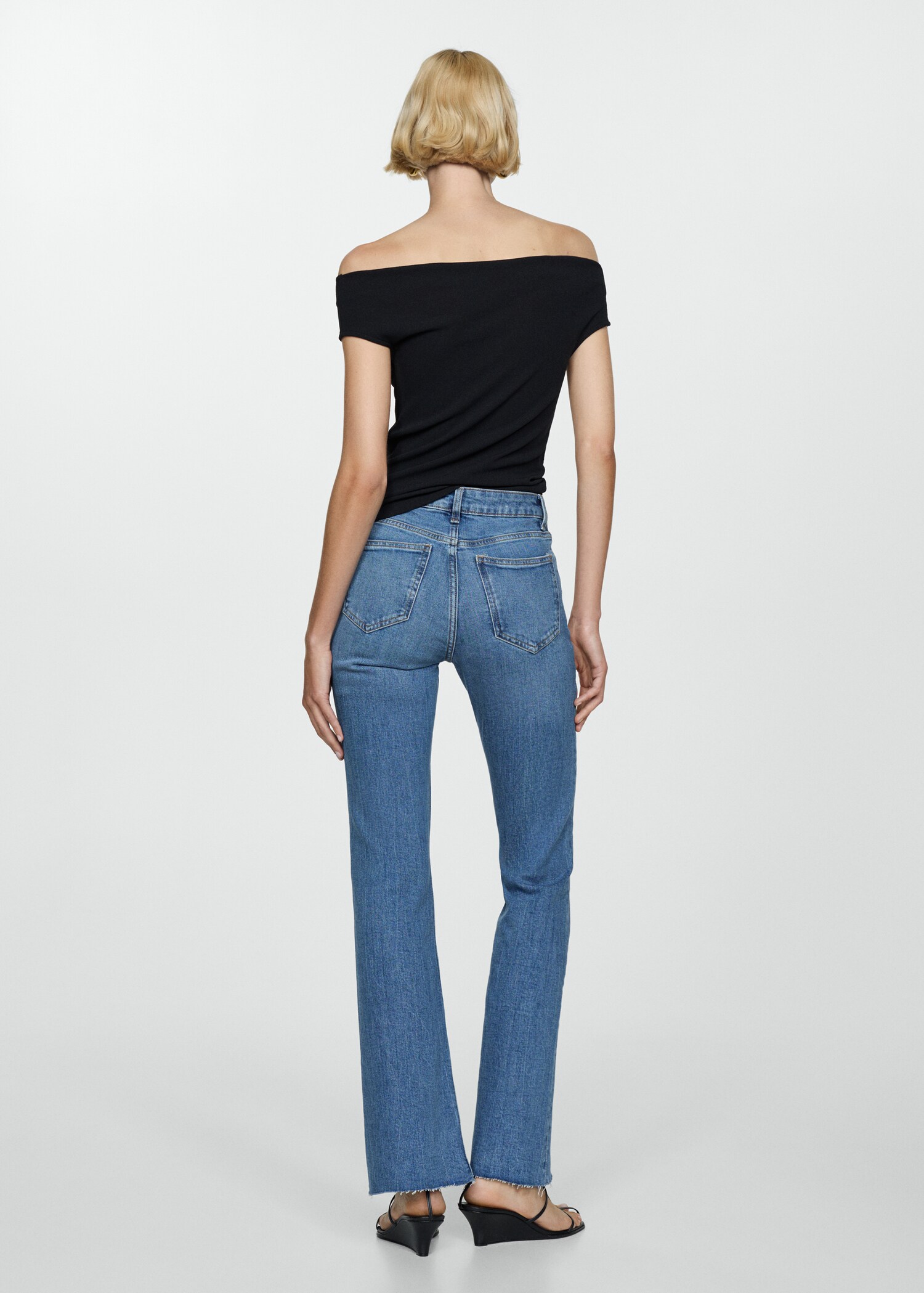 Medium-rise flared jeans - Reverse of the article