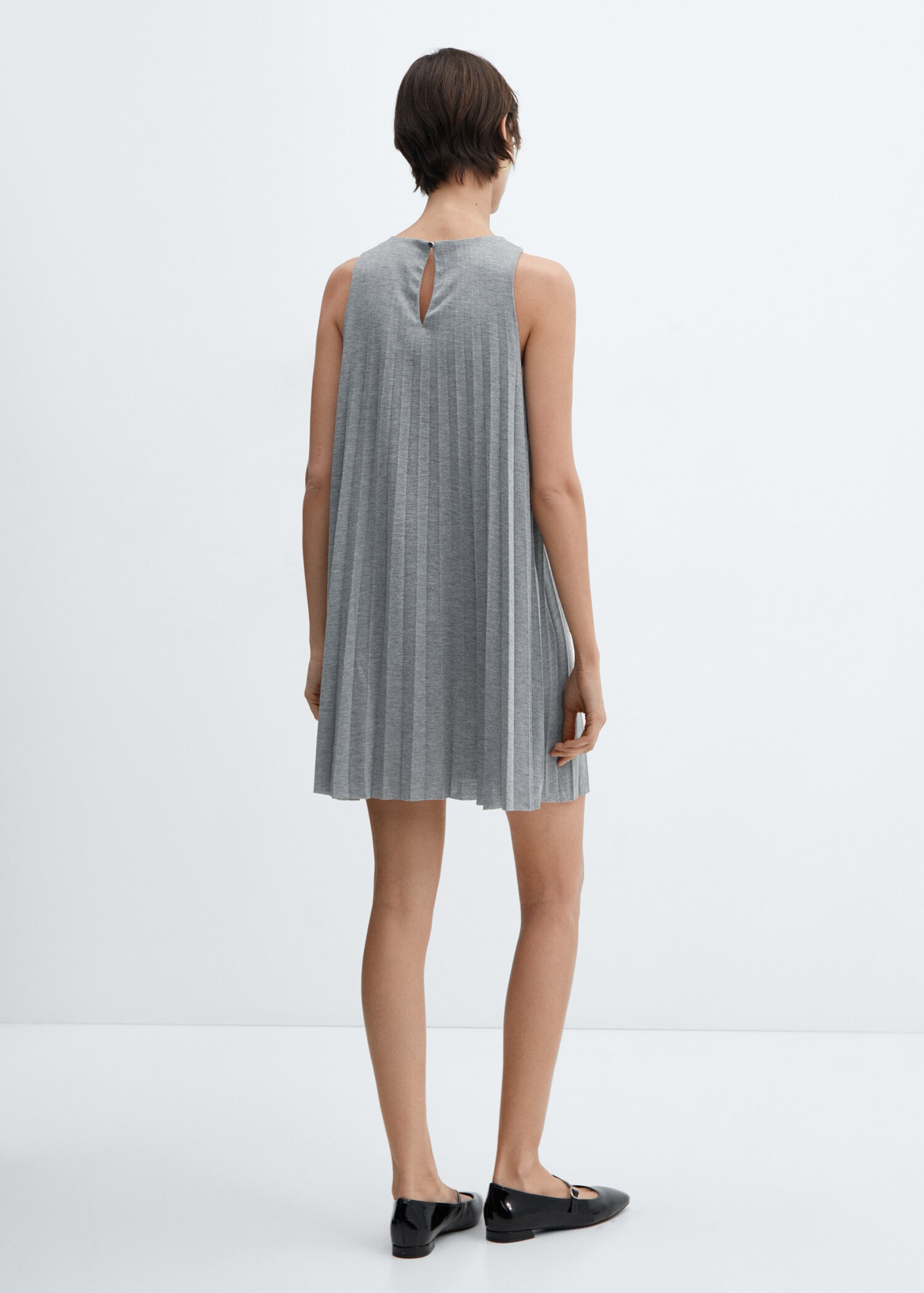 Pleated short dress - Reverse of the article