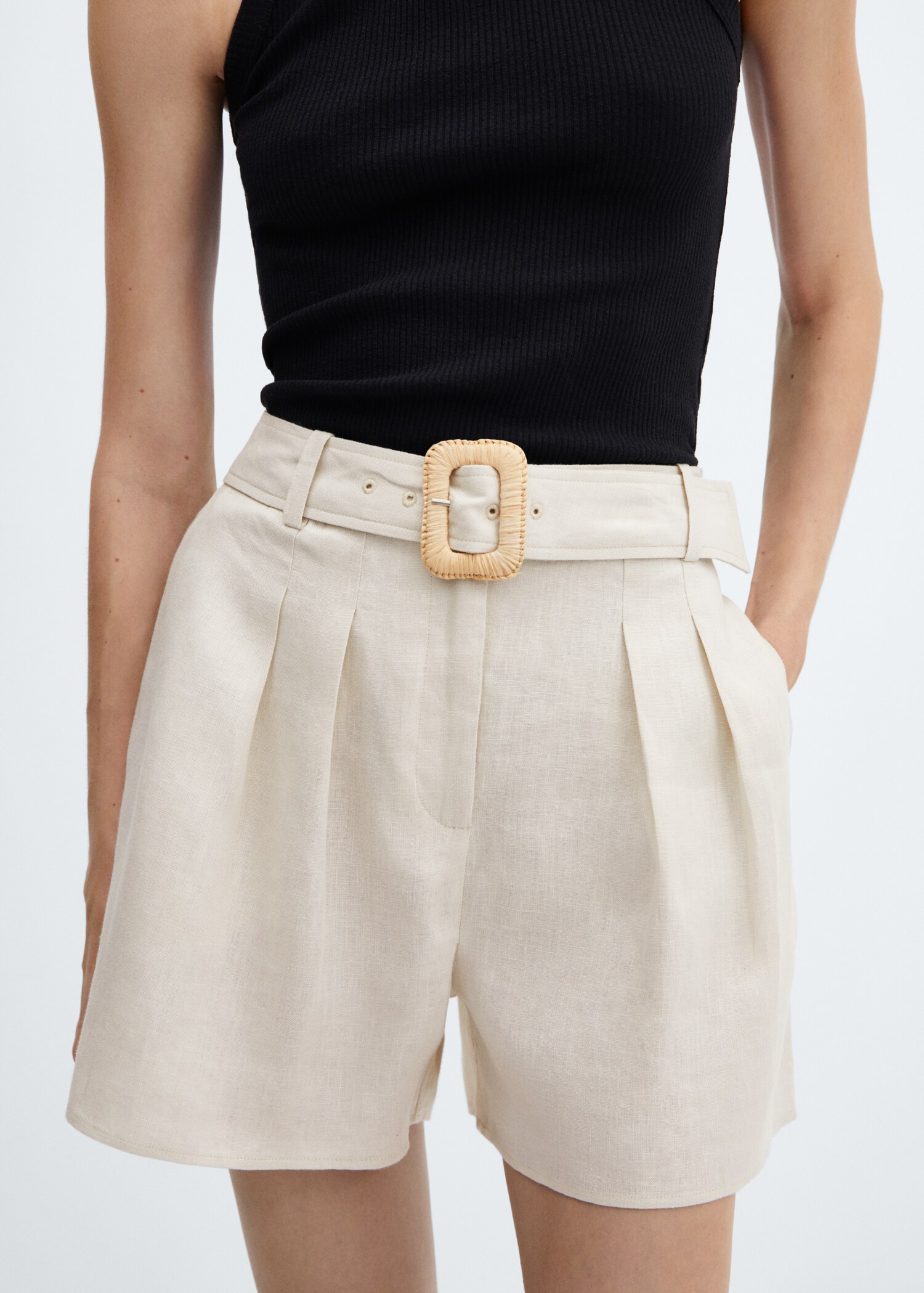 Linen shorts with belt - Details of the article 6