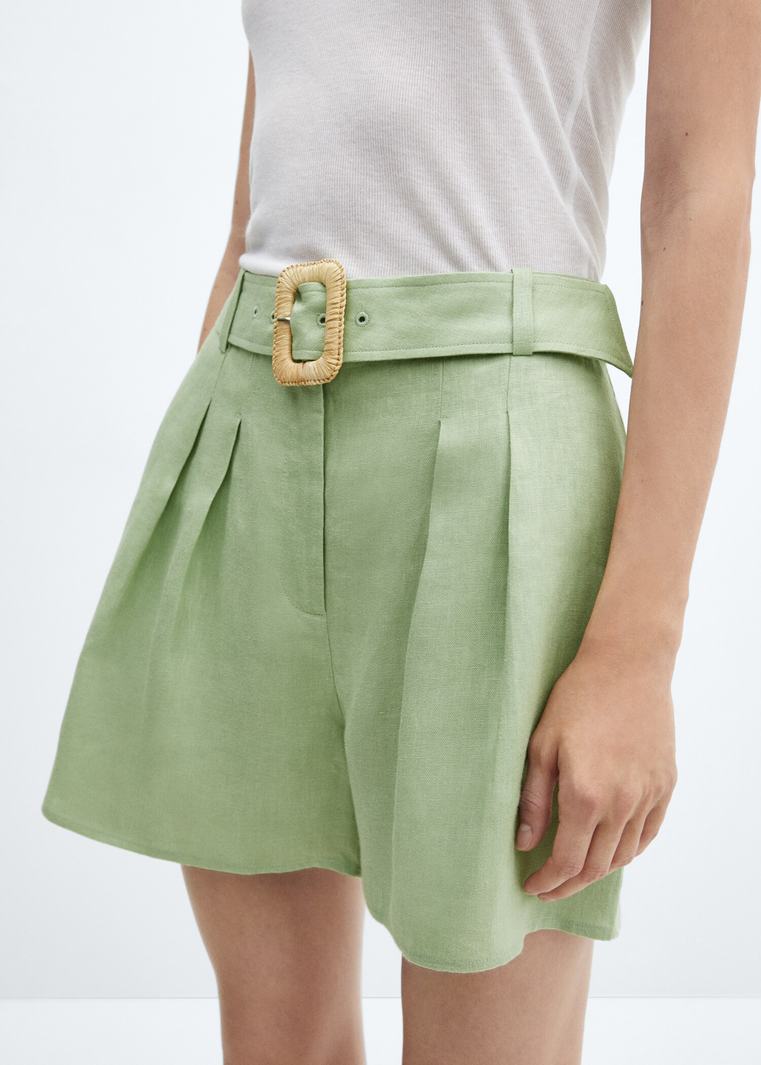 Linen shorts with belt - Details of the article 6
