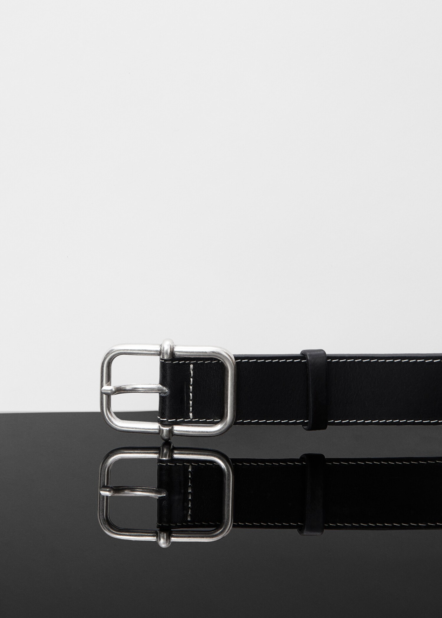 Buckle leather belt - Details of the article 1