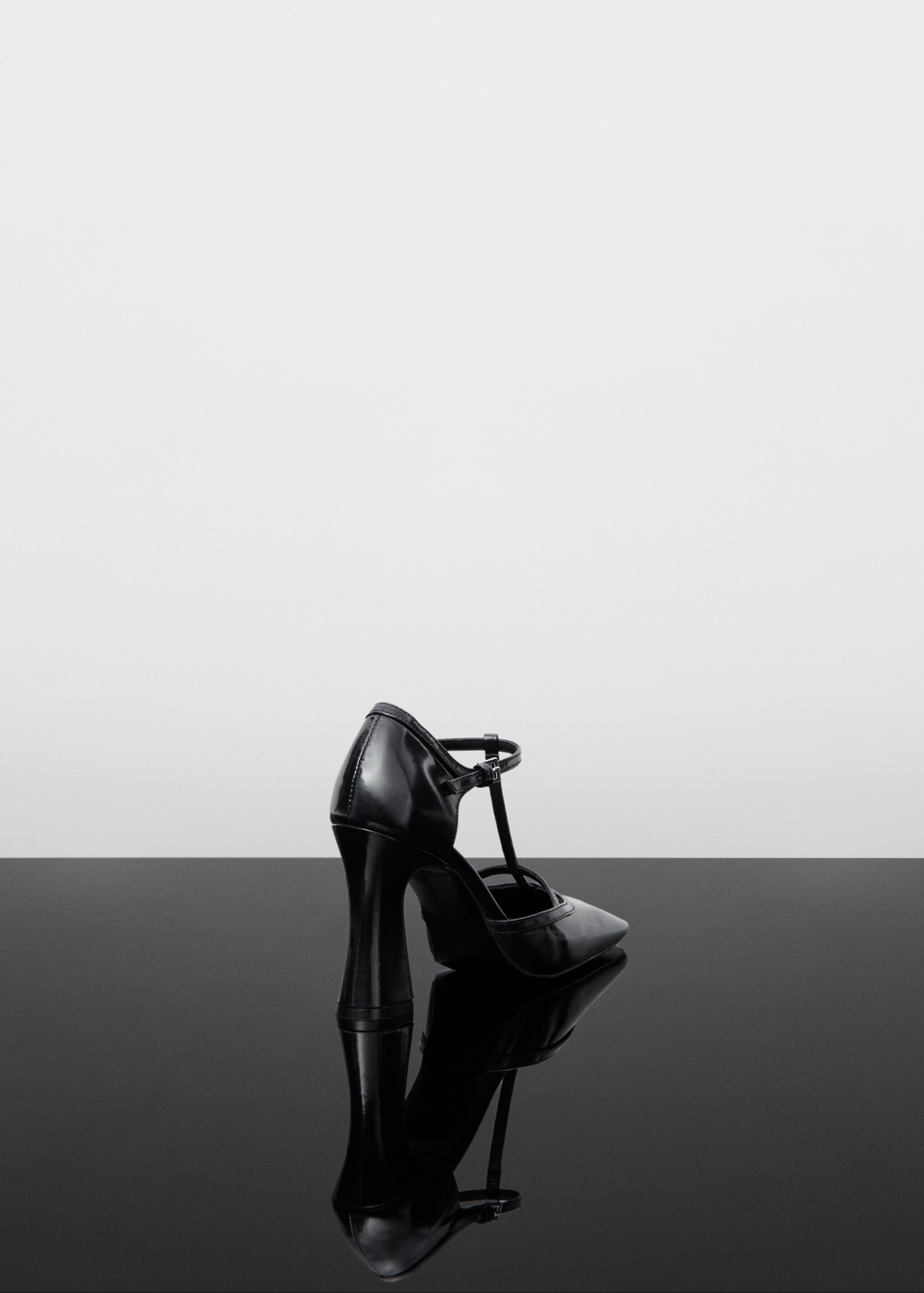 Heel leather shoes - Details of the article 1