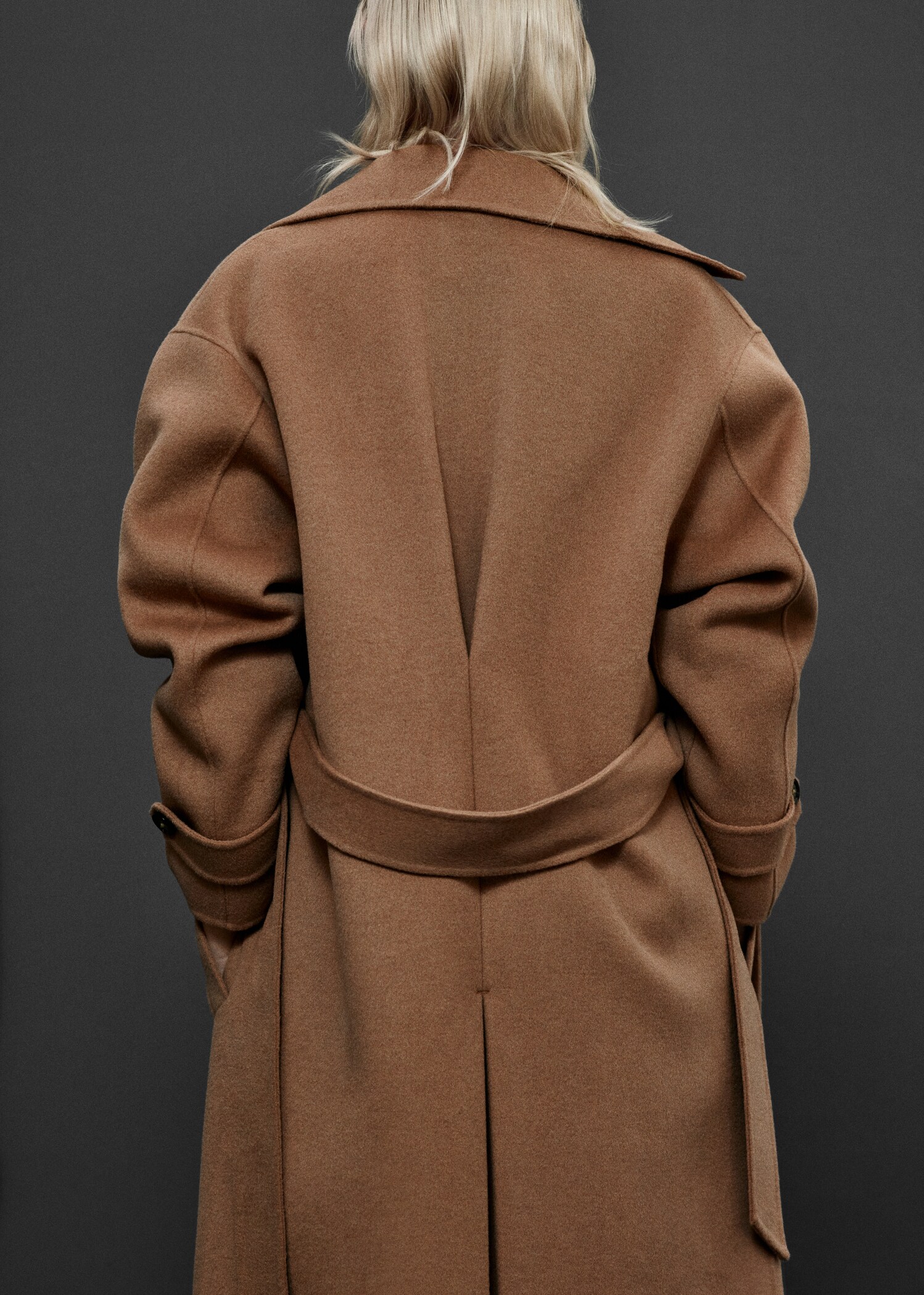 Woollen coat with belt - Details of the article 7