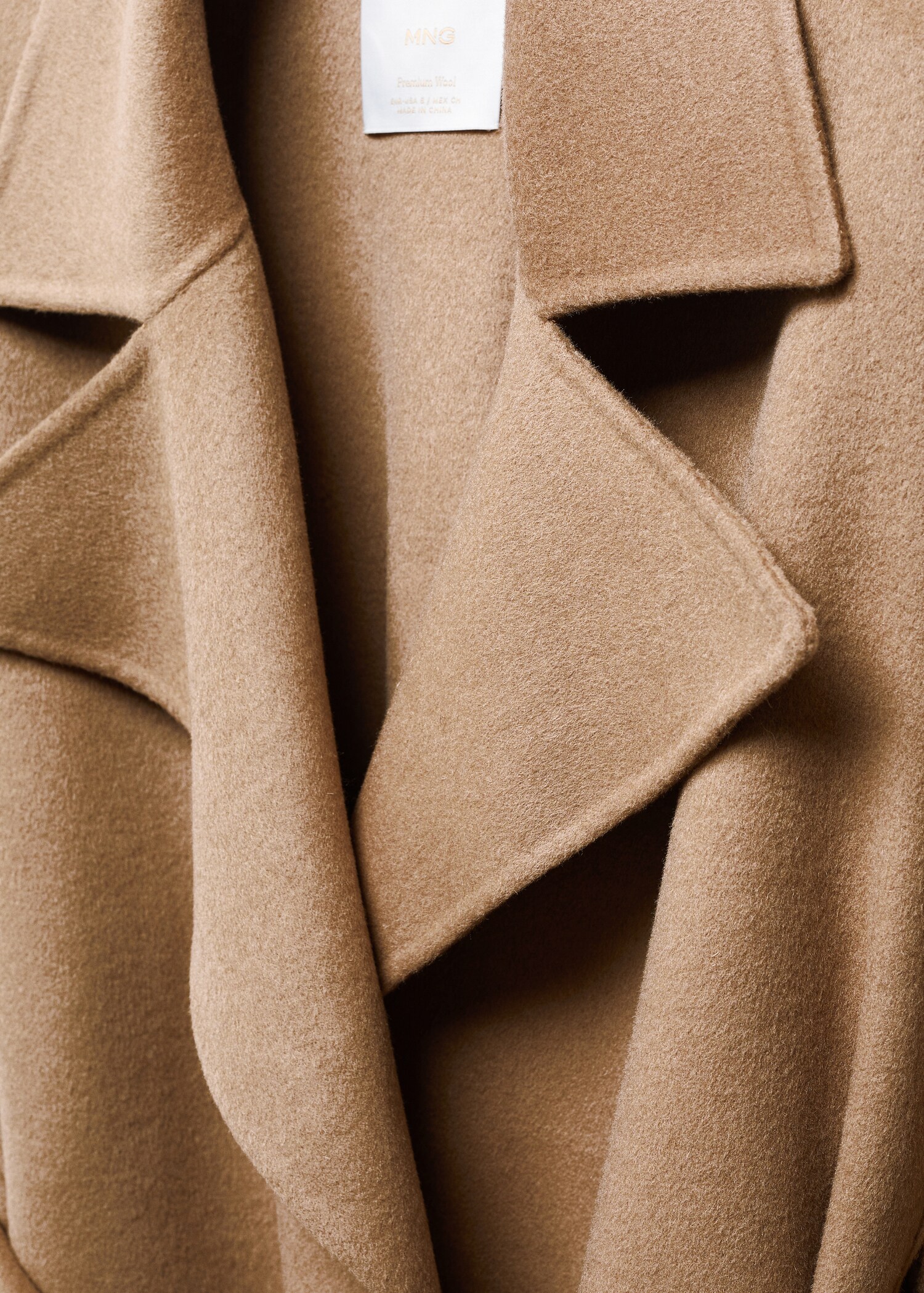 Woollen coat with belt - Details of the article 8