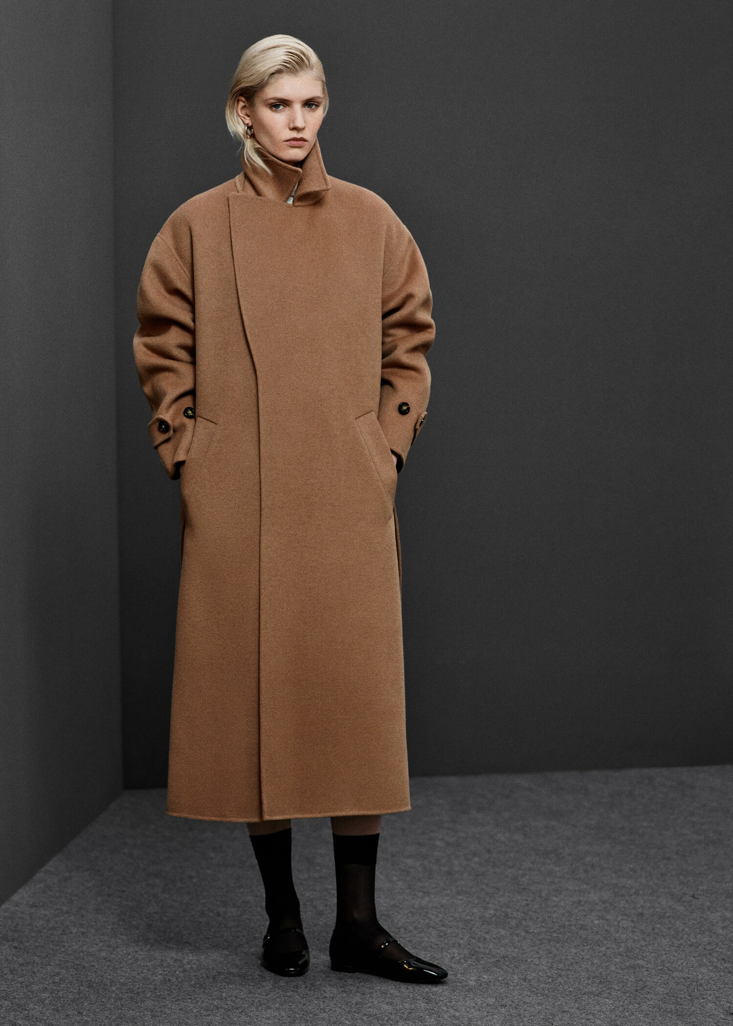 Woollen coat with belt - Details of the article 9