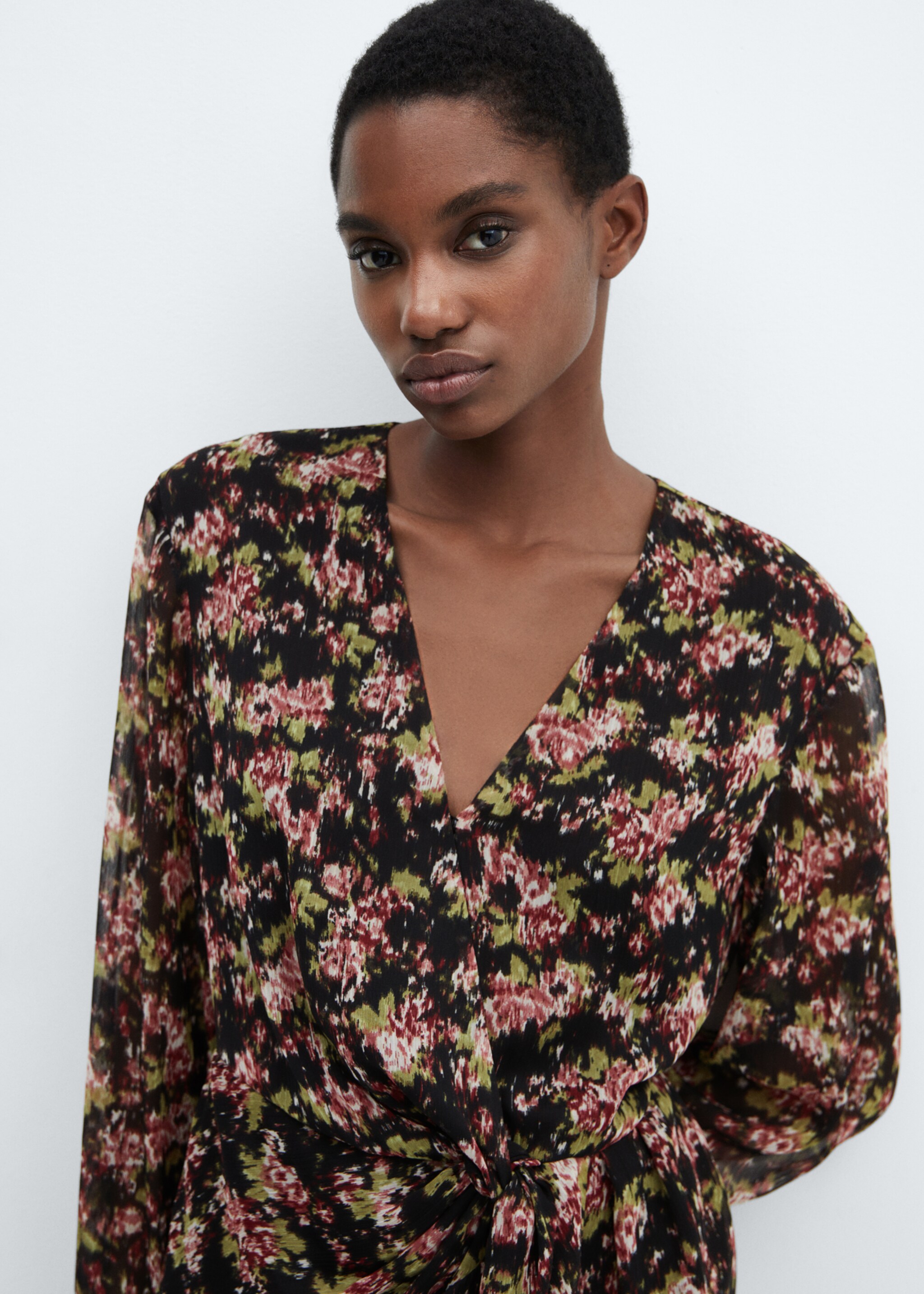 Vestido estampado nudo - Detalle del artículo 2, Negro. Ref: 67040462-00.