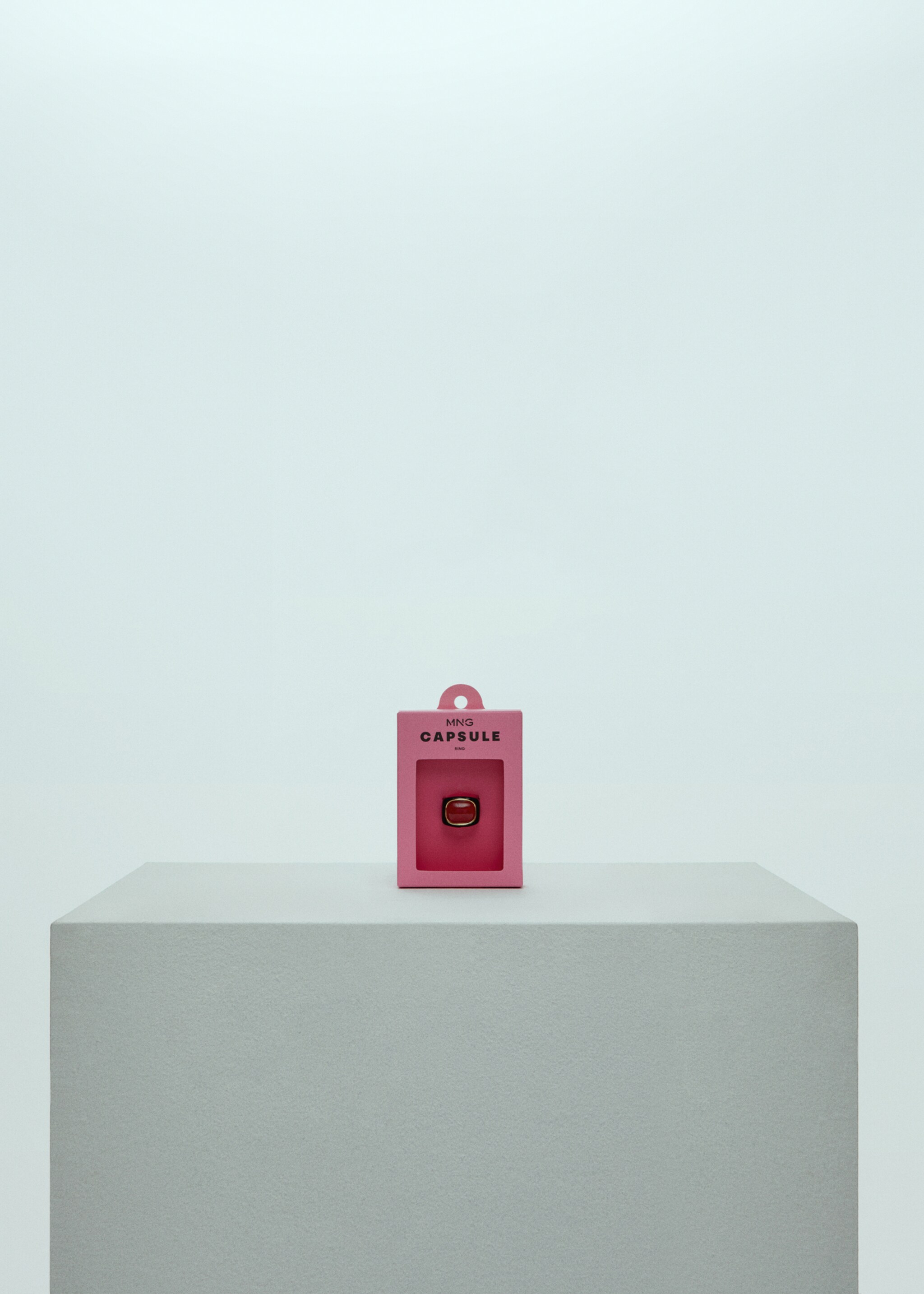 Maxi-ring with quartz detail - Article without model, Black. Ref: 67040471-00.