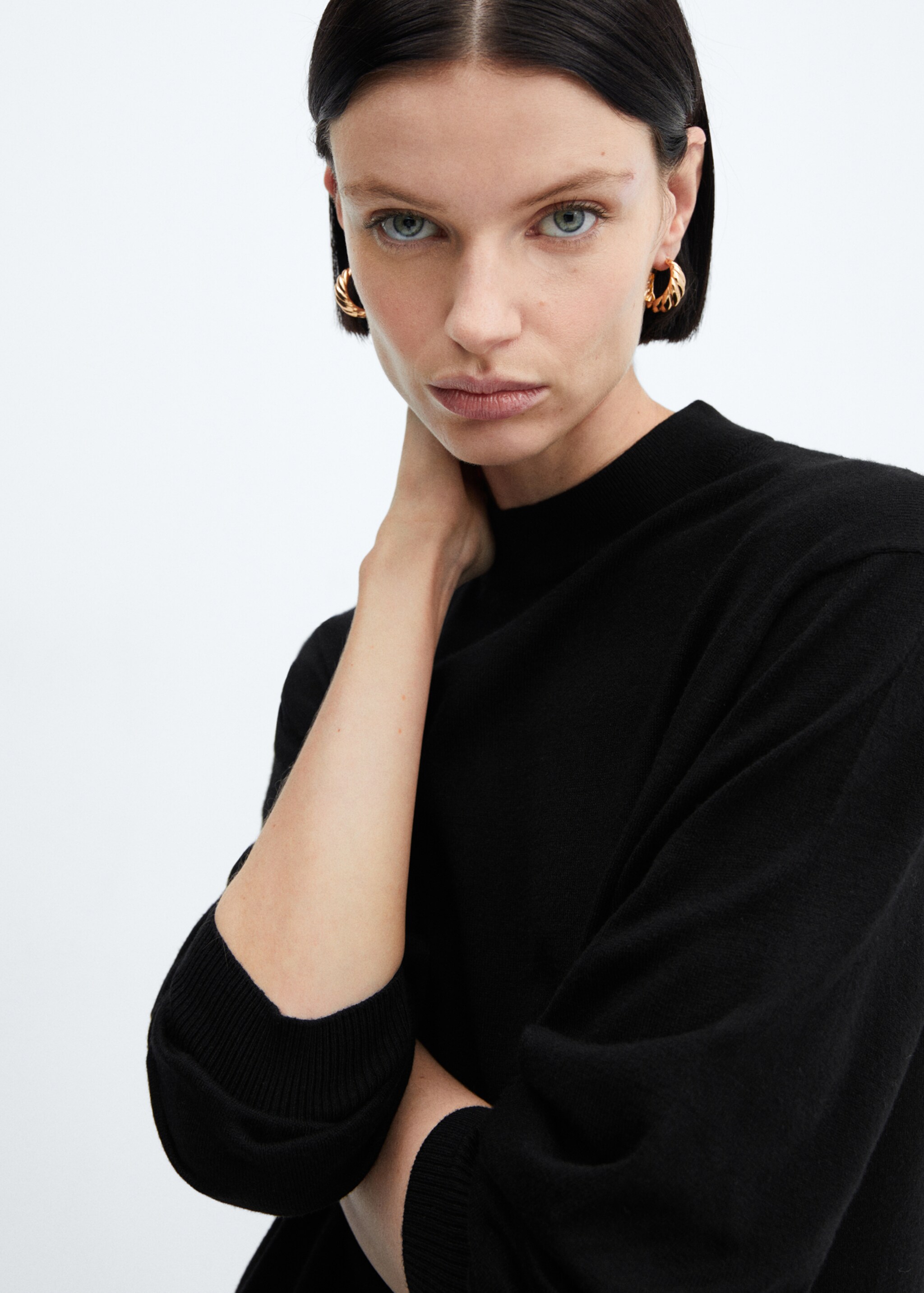 Round-neck knitted dress - Details of the article 1, Black. Ref: 67040474-00.