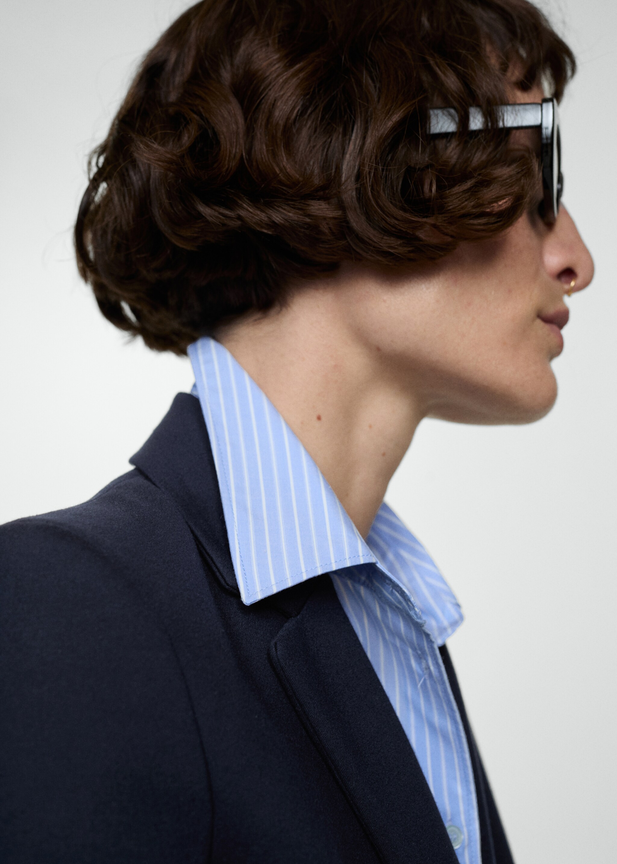 Blazer cintré maille point de Rome - Détail de l'article 1, Bleu marine foncé. Ref: 67040485-00.