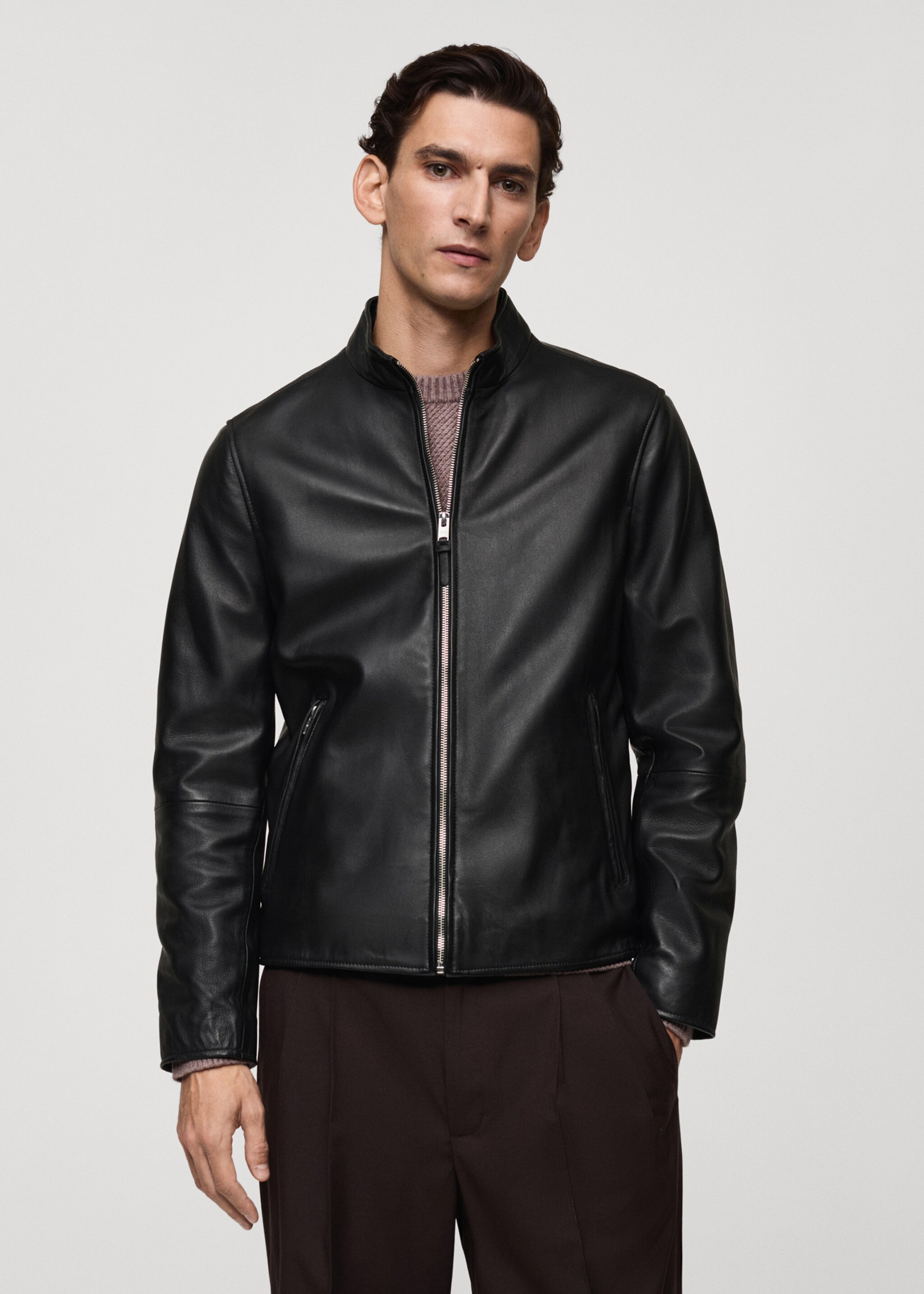 Blouson biker en cuir zippé - Plan moyen, Noir. Ref: 67040619-00.