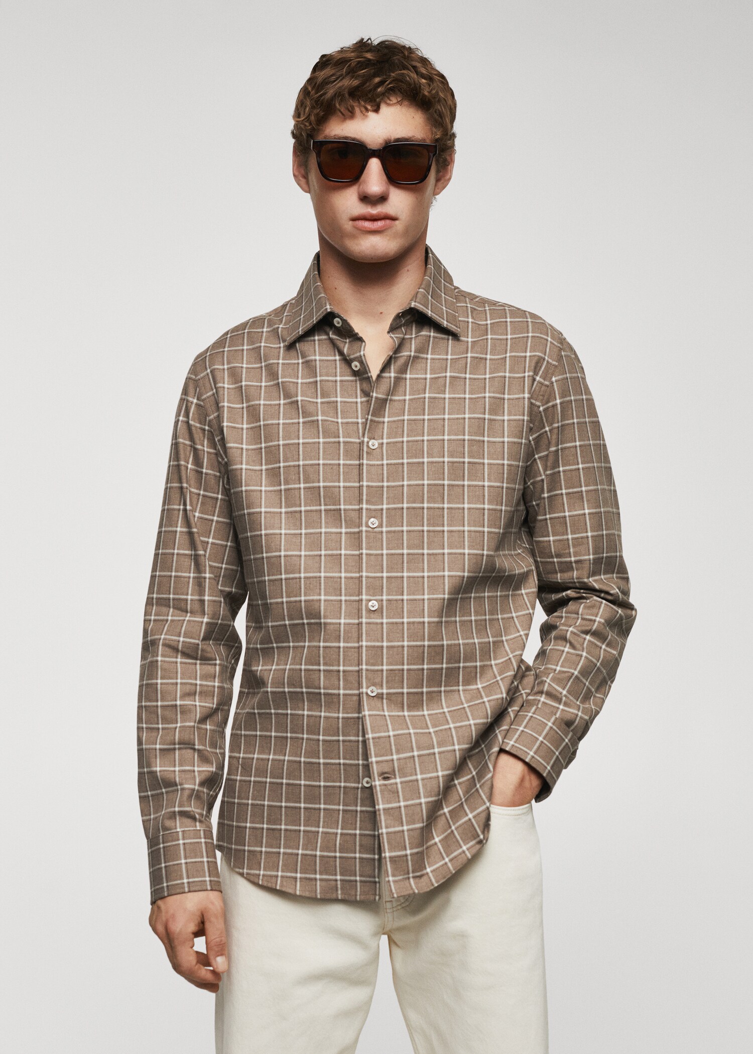 Camisa agoldón franela cuadros - Plano medio