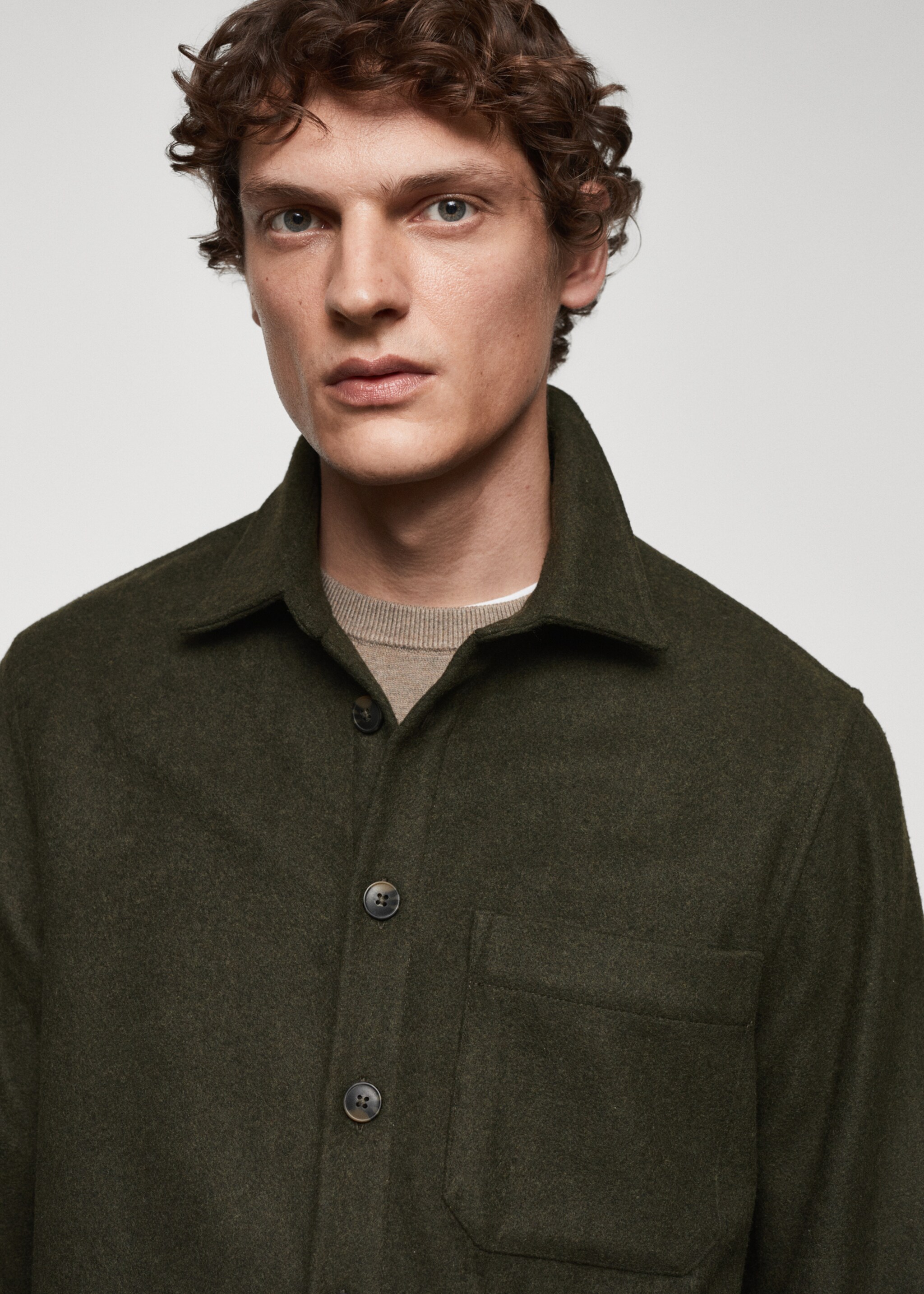 Regular Fit-Overshirt mit Tasche - Detail des Artikels 1, Khaki. Ref: 67040633-00.