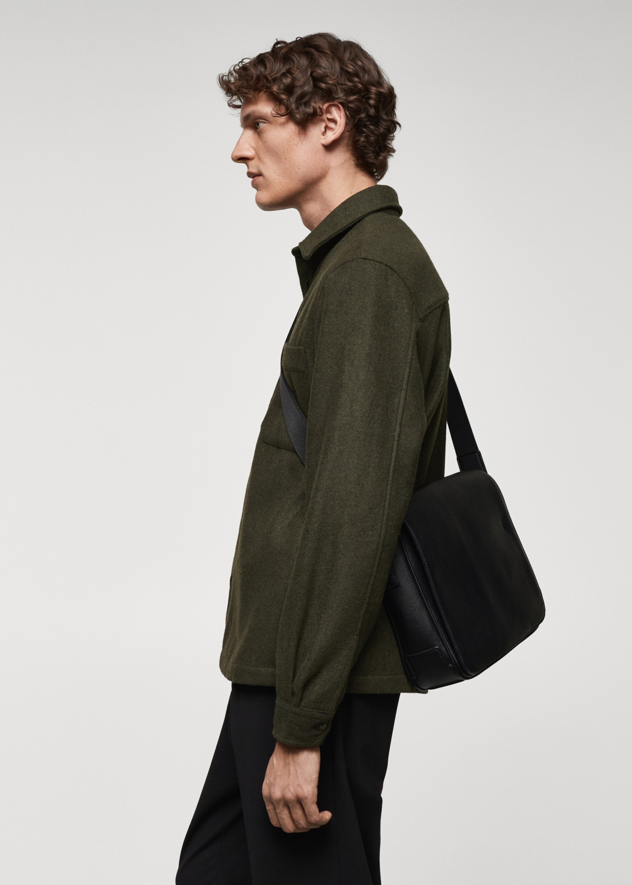 Regular Fit-Overshirt mit Tasche - Detail des Artikels 2, Khaki. Ref: 67040633-00.