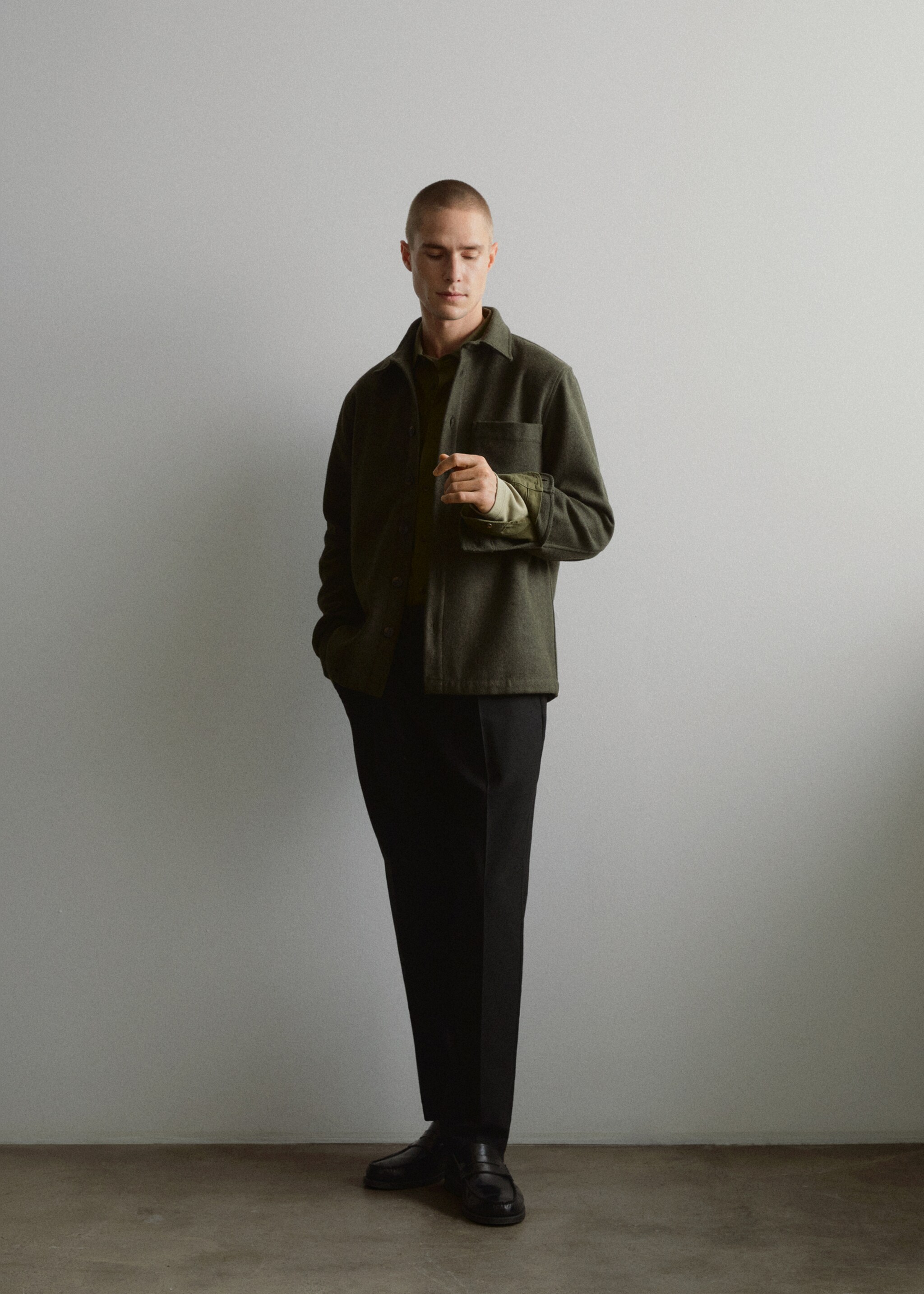Regular Fit-Overshirt mit Tasche - Detail des Artikels 7, Khaki. Ref: 67040633-00.