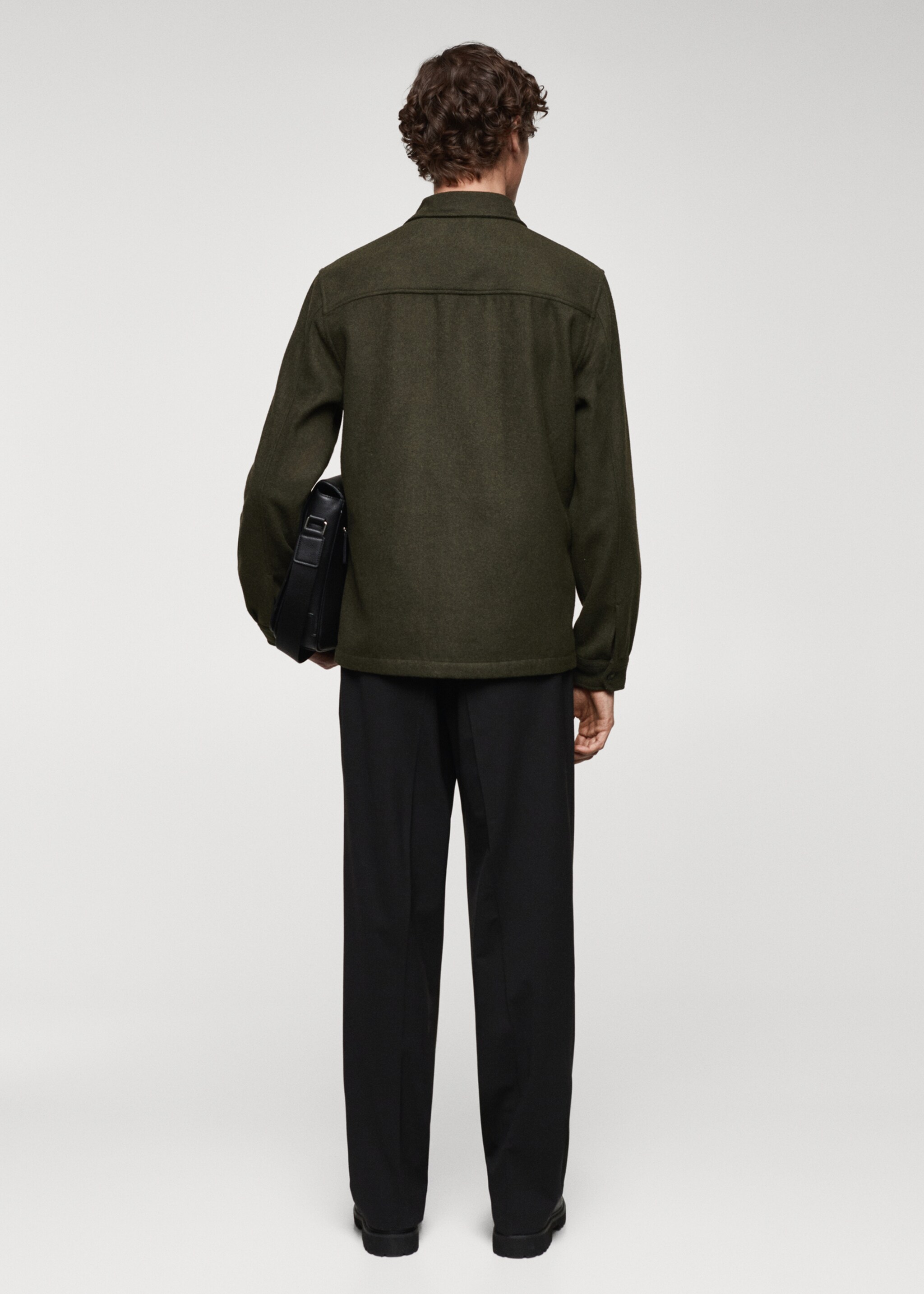 Regular Fit-Overshirt mit Tasche - Rückseite des Artikels, Khaki. Ref: 67040633-00.