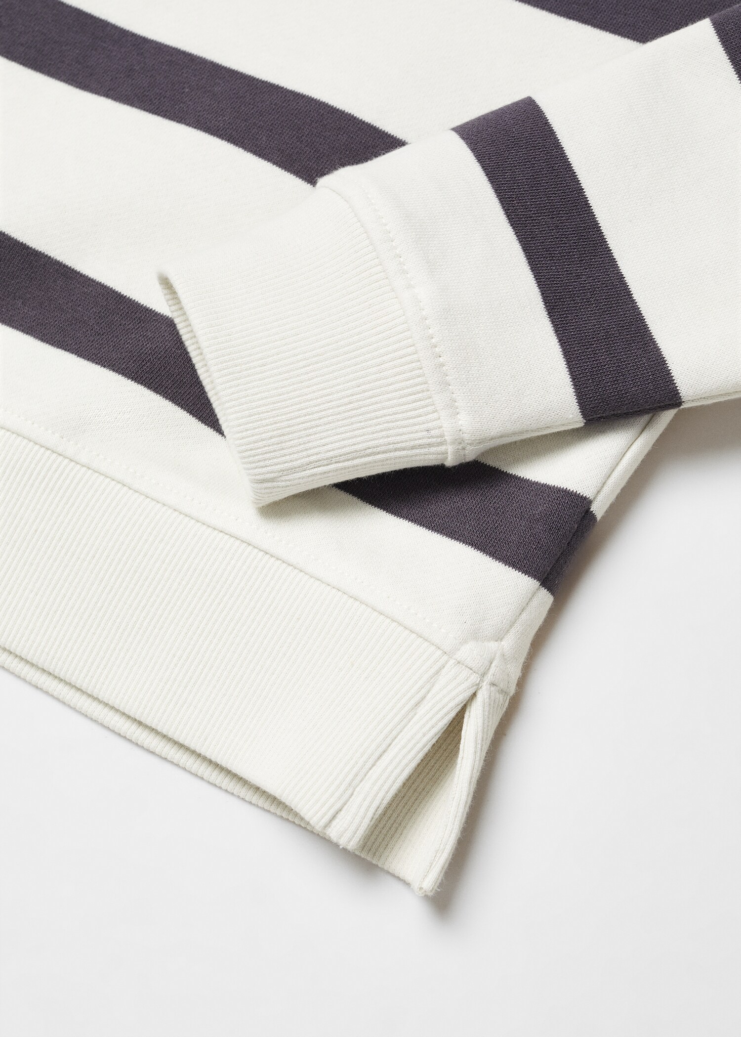 Gemustertes Sweatshirt mit Streifen - Detail des Artikels 8