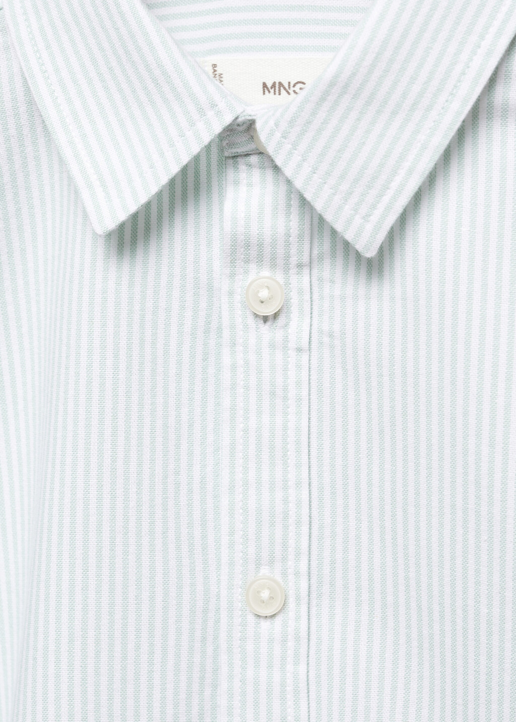 Camisa Oxford às riscas - Pormenor do artigo 8