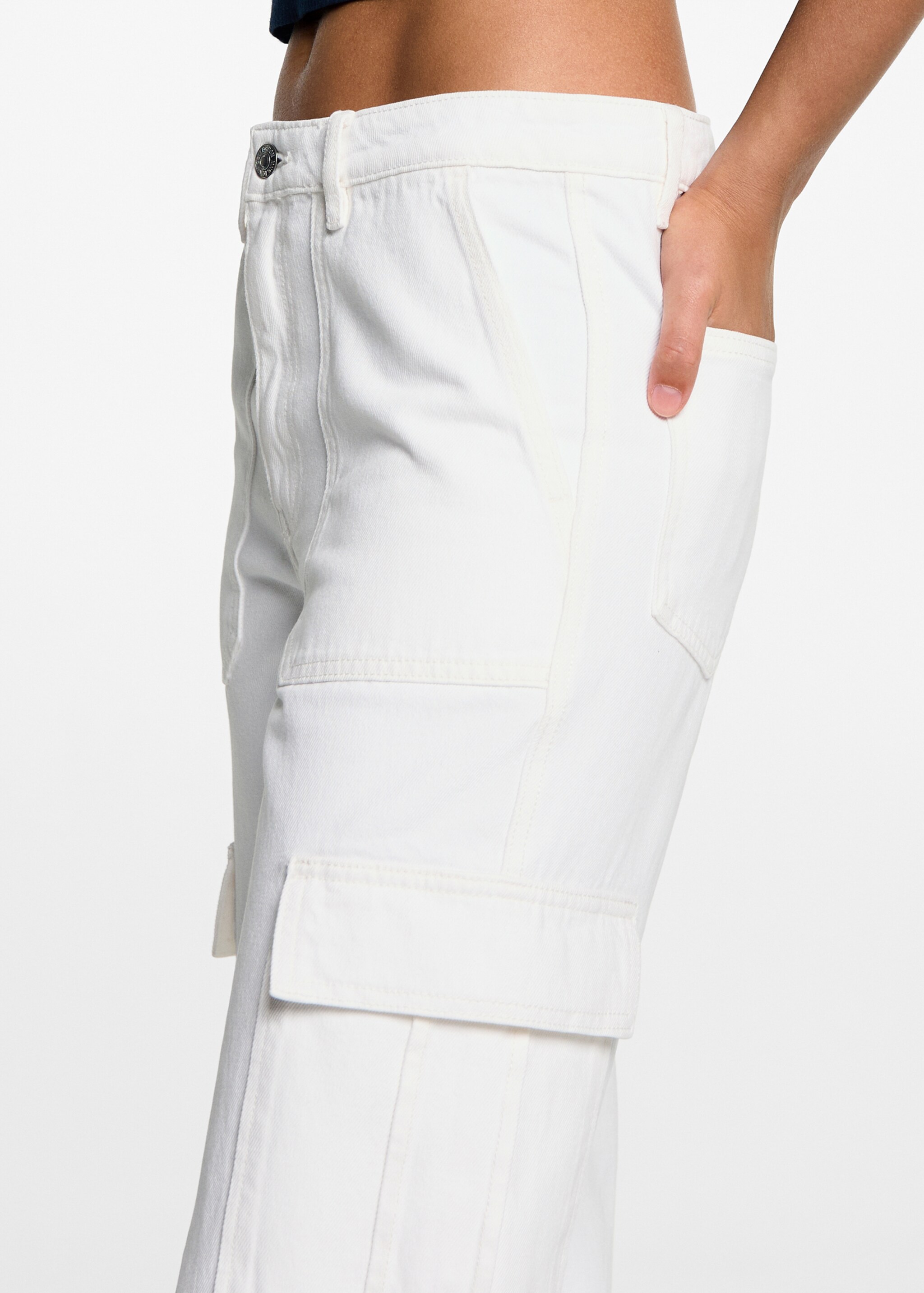 Straight-fit cargo jeans - Details of the article 2, Off White. Ref: 67040671-00.