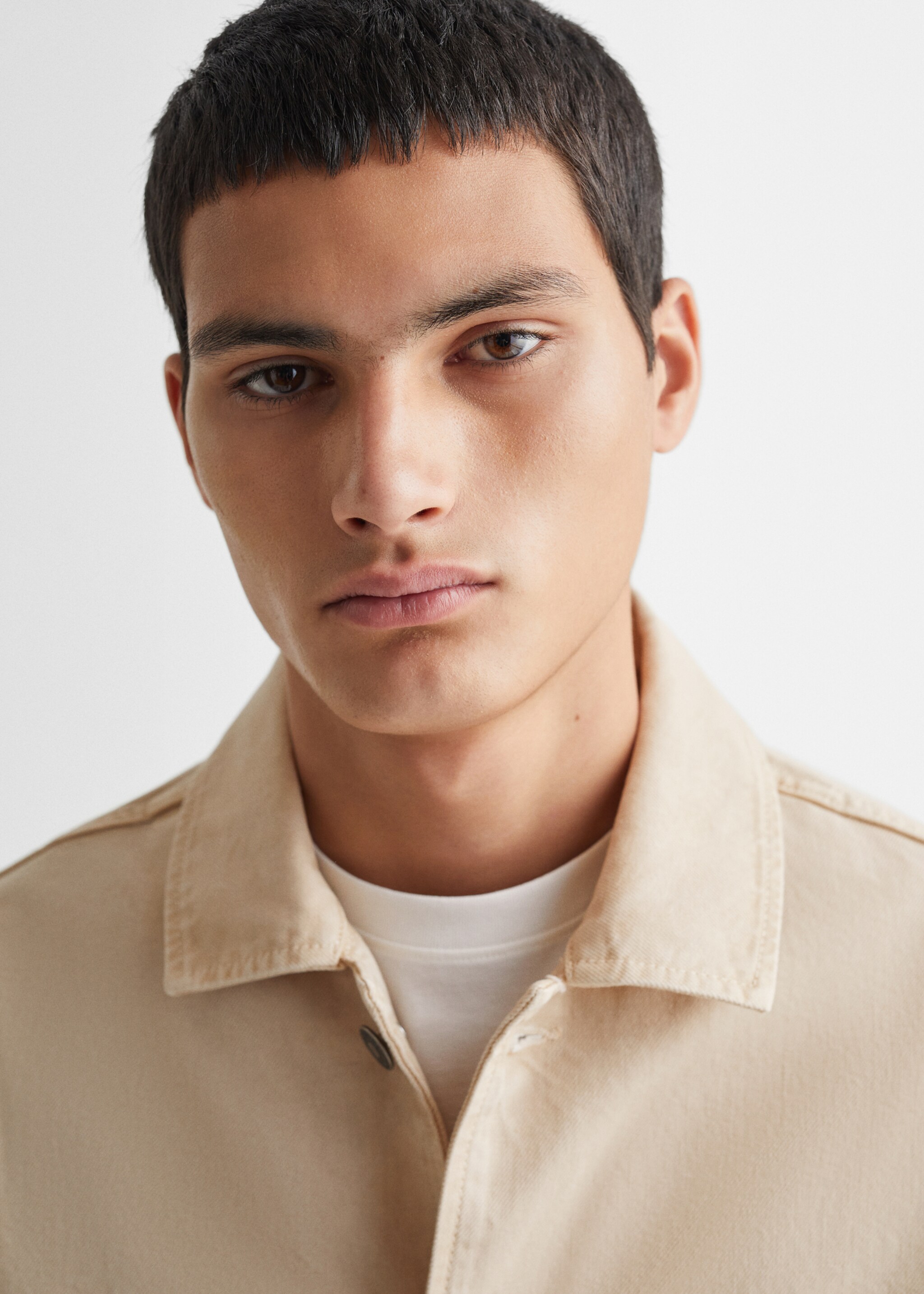 Chest-pocket overshirt - Details of the article 1, Beige. Ref: 67040676-00.