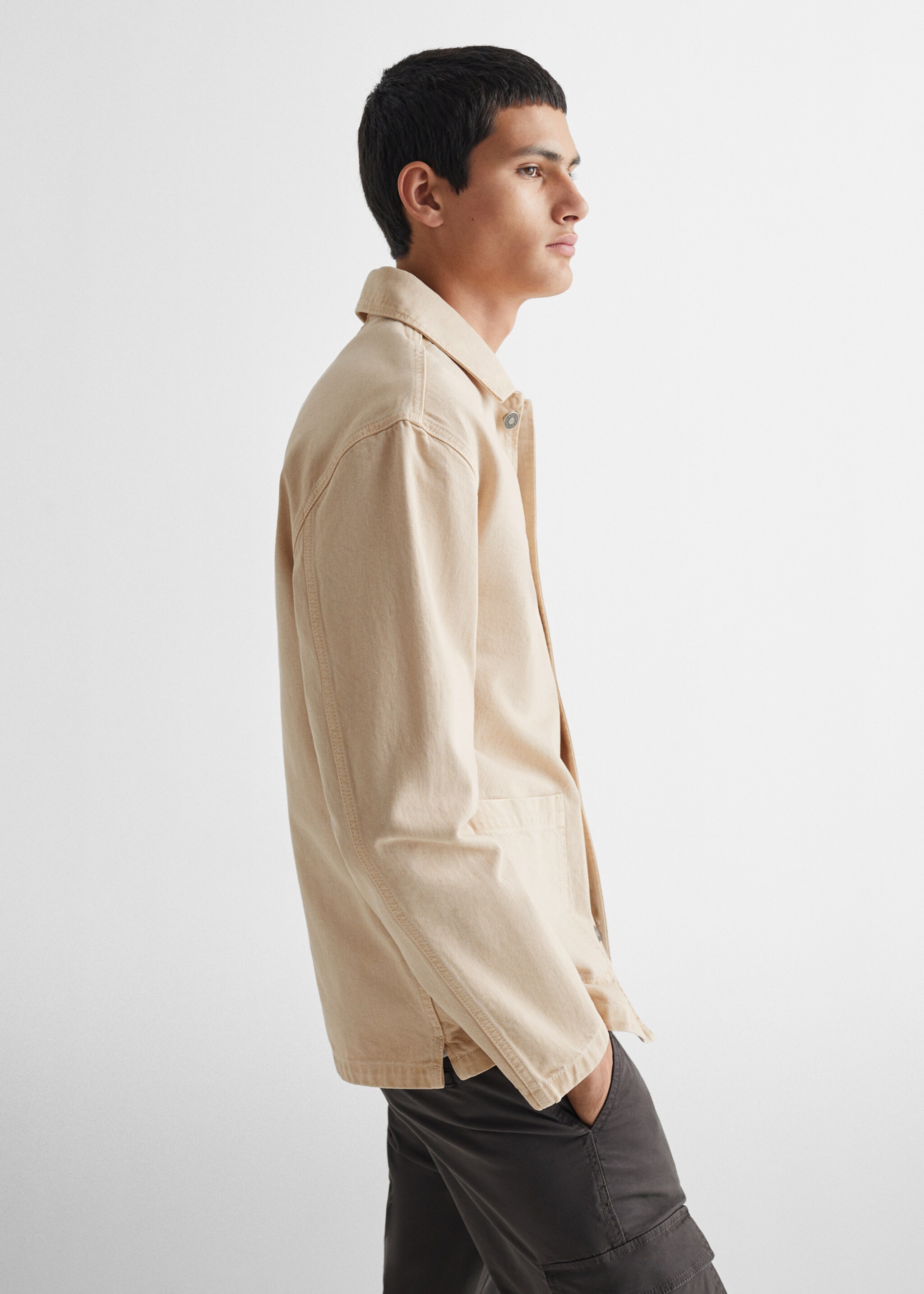 Chest-pocket overshirt - Details of the article 2, Beige. Ref: 67040676-00.