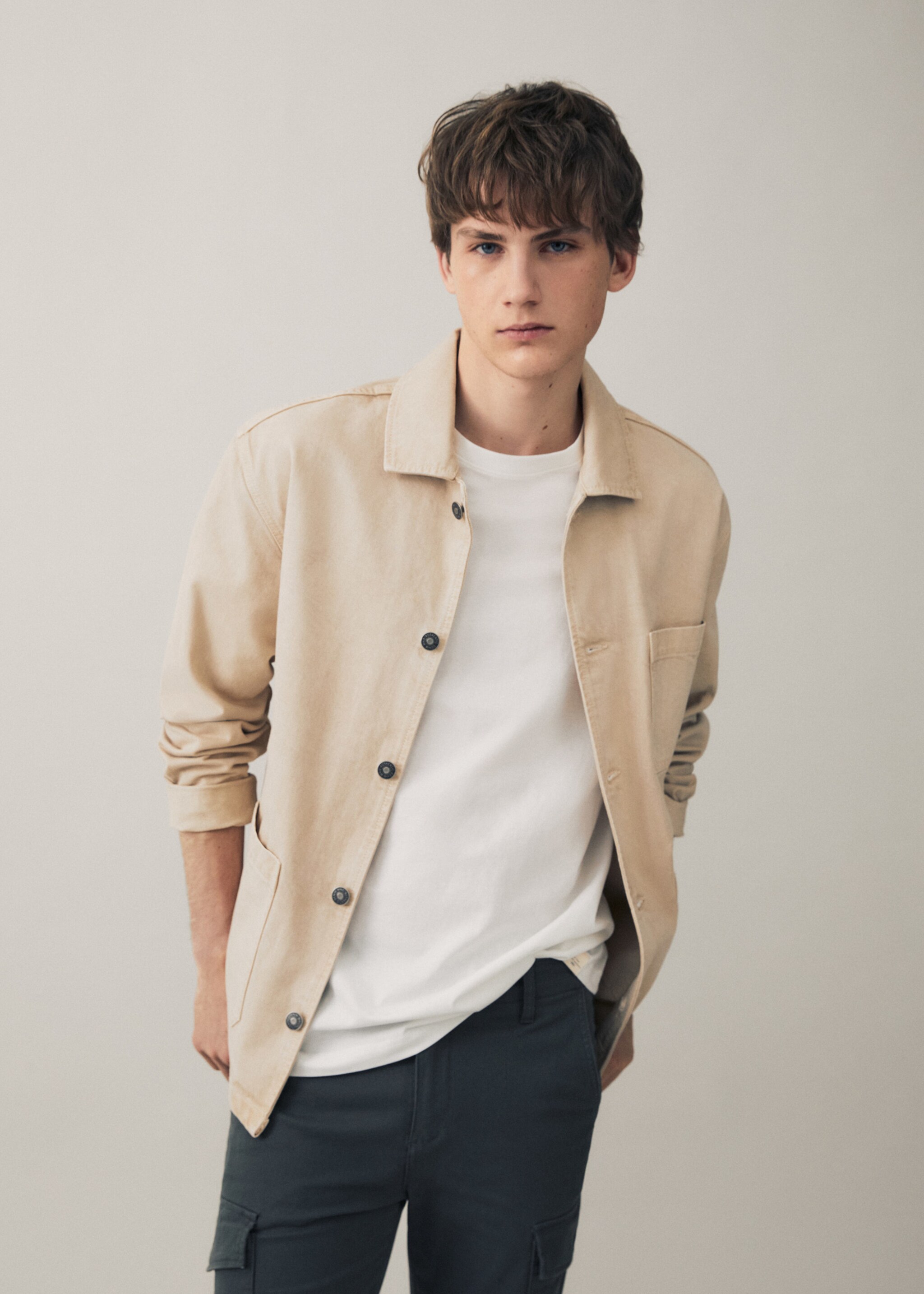 Chest-pocket overshirt - Details of the article 5, Beige. Ref: 67040676-00.