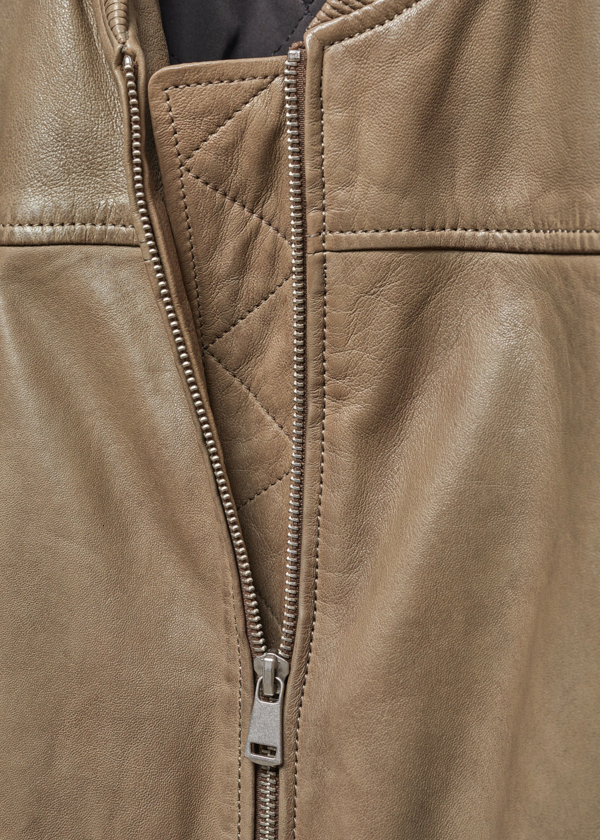 Leather bomber jacket - Details of the article 8