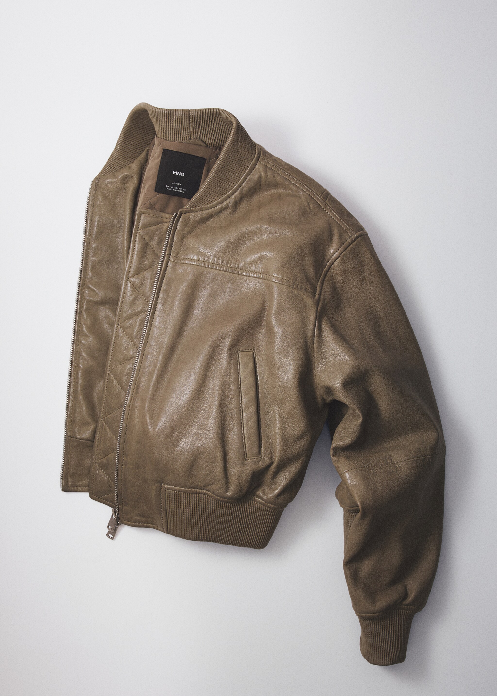 Leather bomber jacket - Details of the article 9