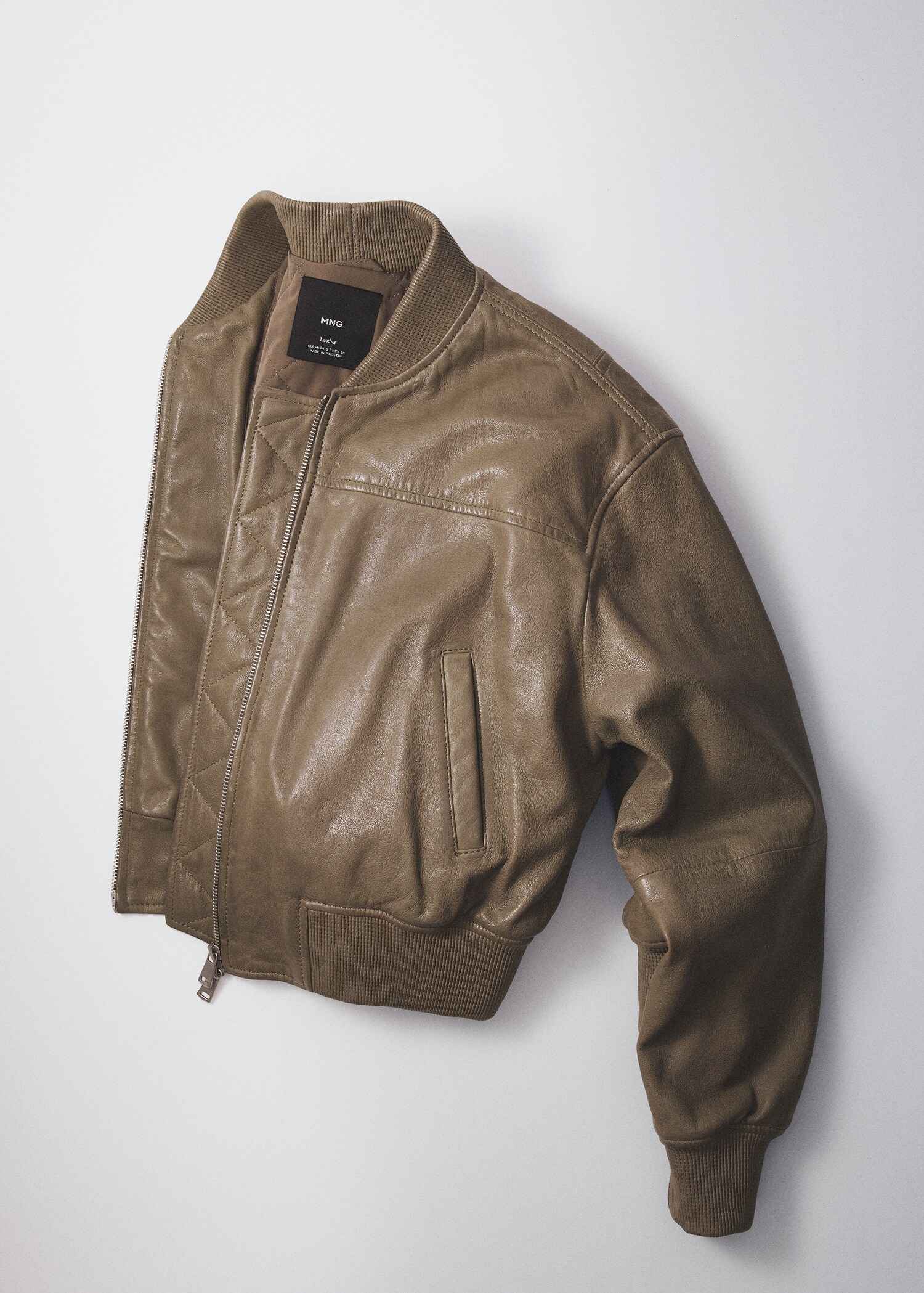 Leather bomber jacket - Details of the article 9