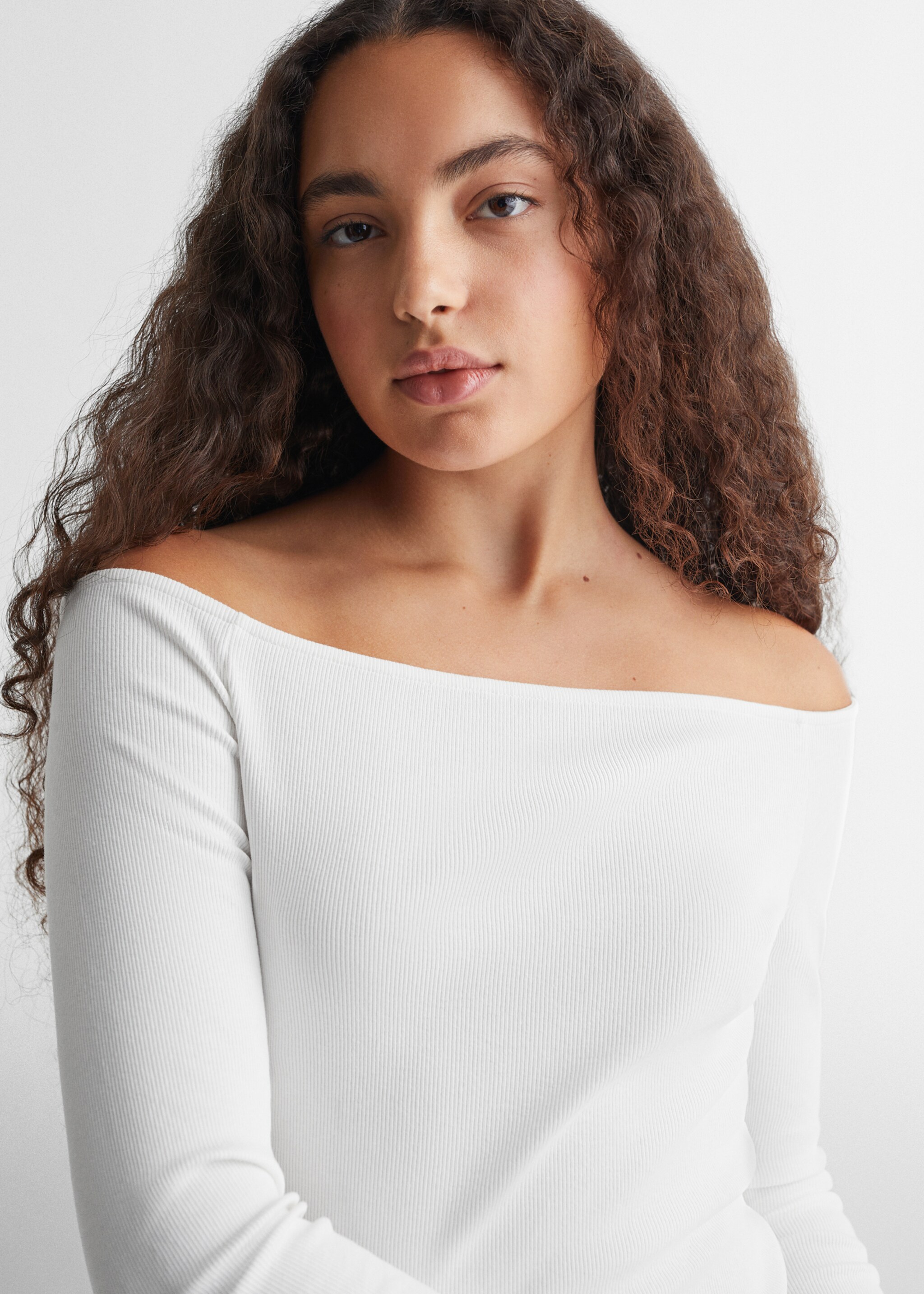 Ribbed off-the-shoulder t-shirt - Details of the article 1, White. Ref: 67042911-00.