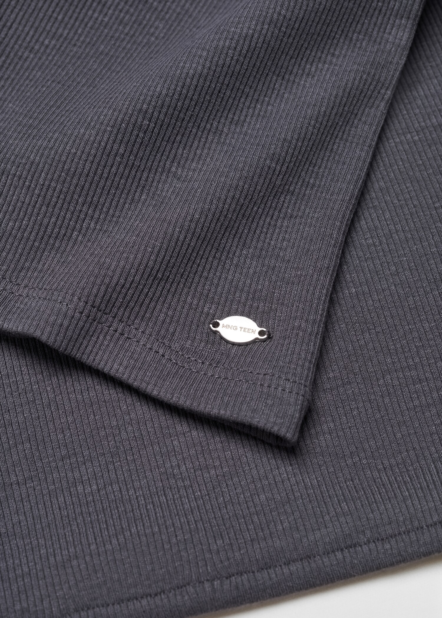 Ribbed off-the-shoulder t-shirt - Details of the article 8