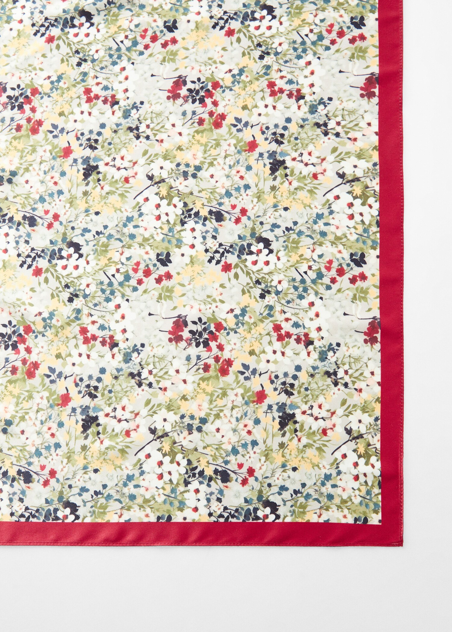 Pañuelo estampado floral - Plano medio