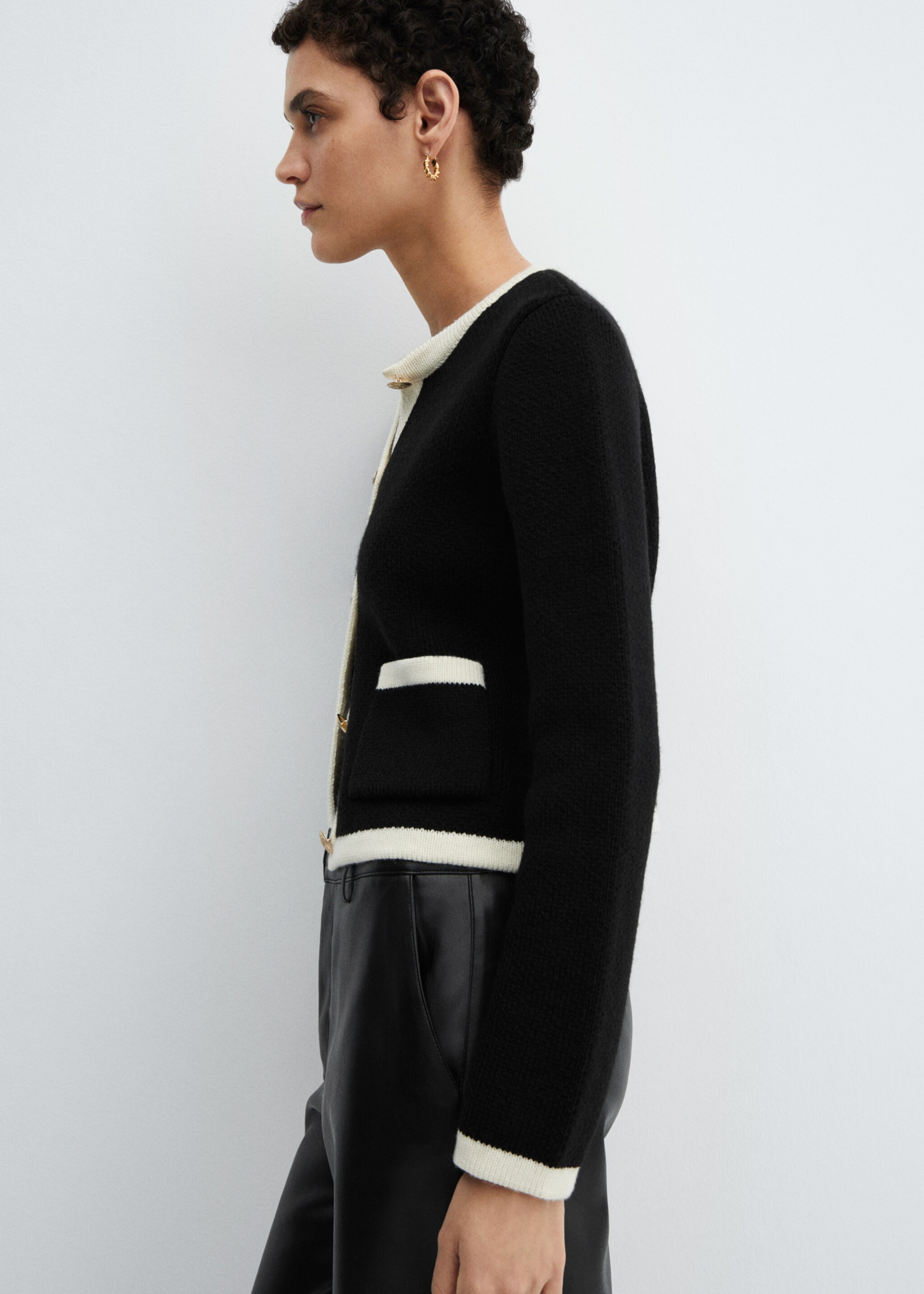 Knitted buttoned jacket - Details of the article 2, Black. Ref: 67044062-00.