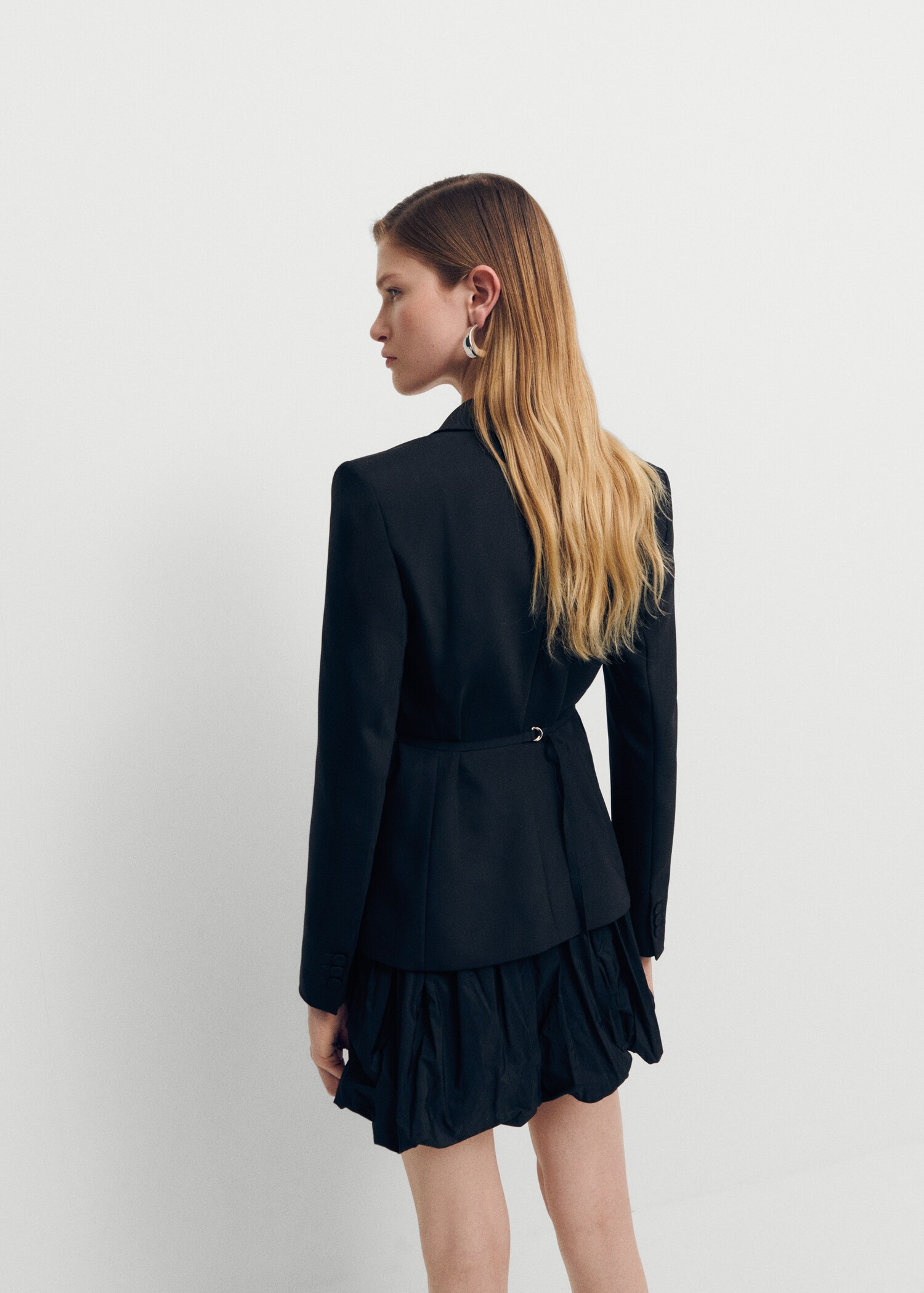 Mini-skirt with ruffed hem - Reverse of the article