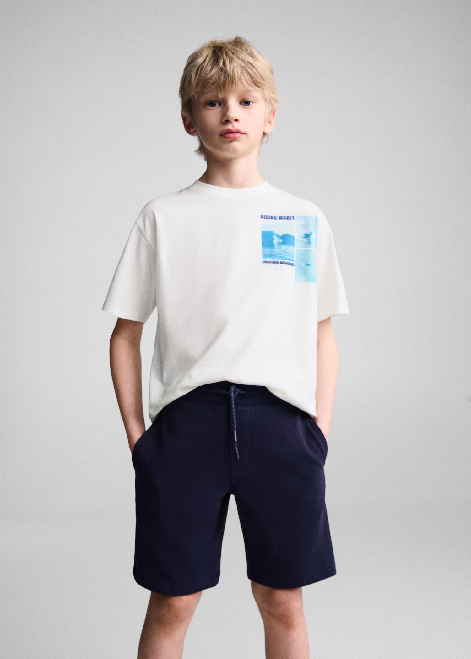 Cotton shorts with elastic waist - Medium plane