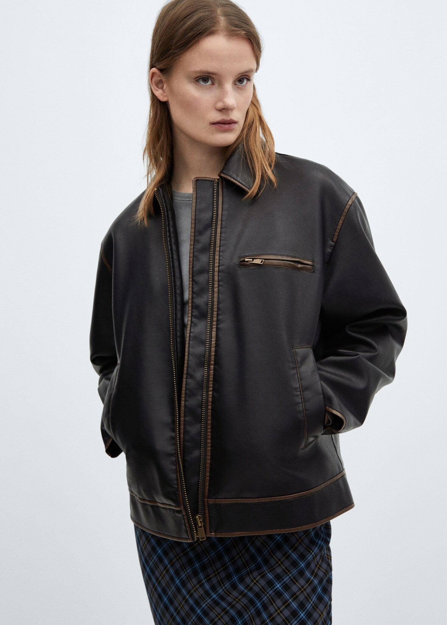 Blouson simili-cuir effet usé - Plan moyen