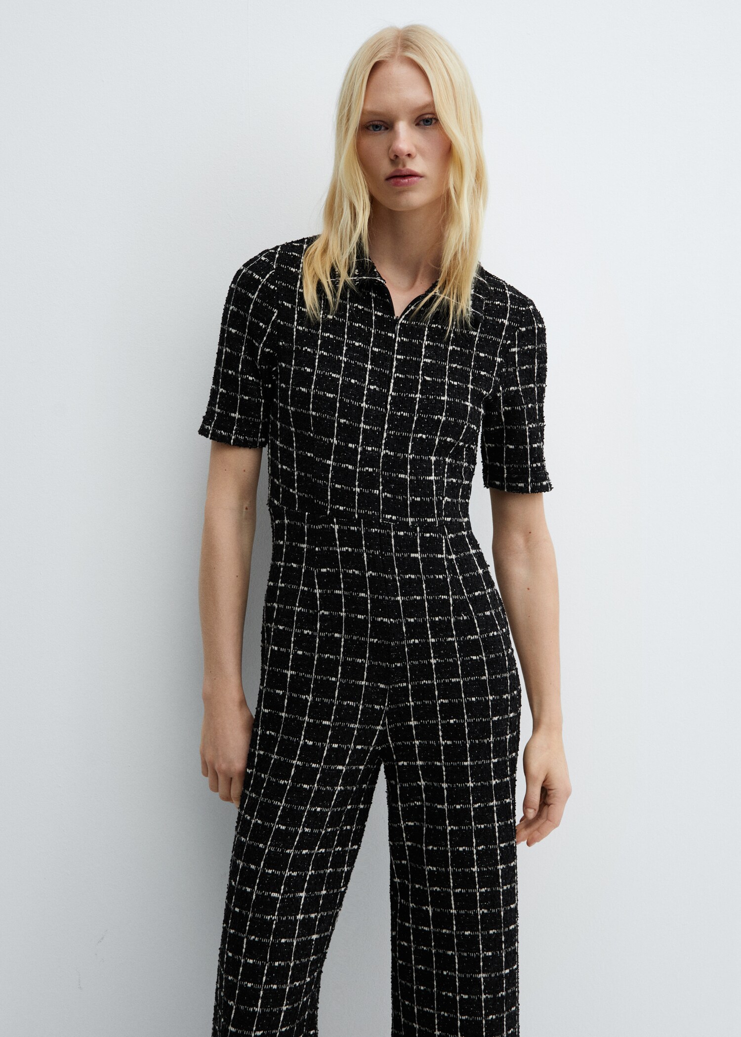 Kortärmad jumpsuit i tweed - Bild av mittparti