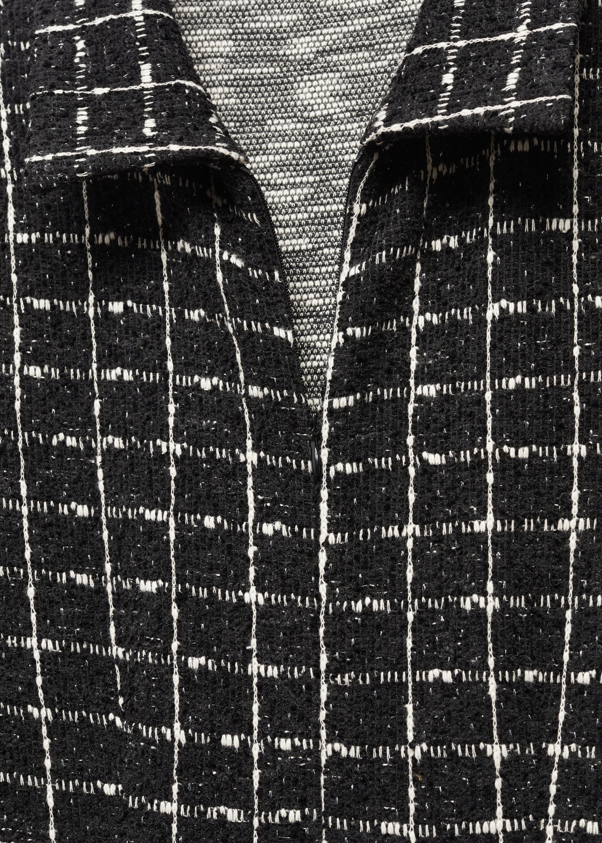 Kurzärmliger Tweed-Jumpsuit - Detail des Artikels 8, Schwarz. Ref: 67044790-00.