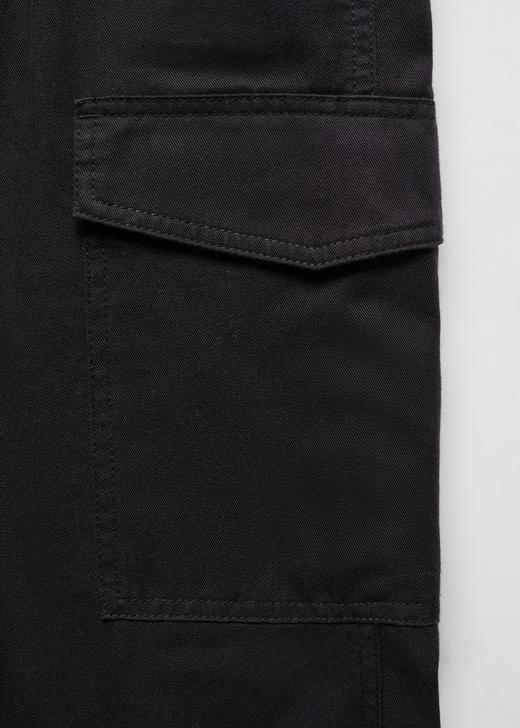 Straight-fit cargo jeans - Details of the article 8, Black. Ref: 67045146-00.