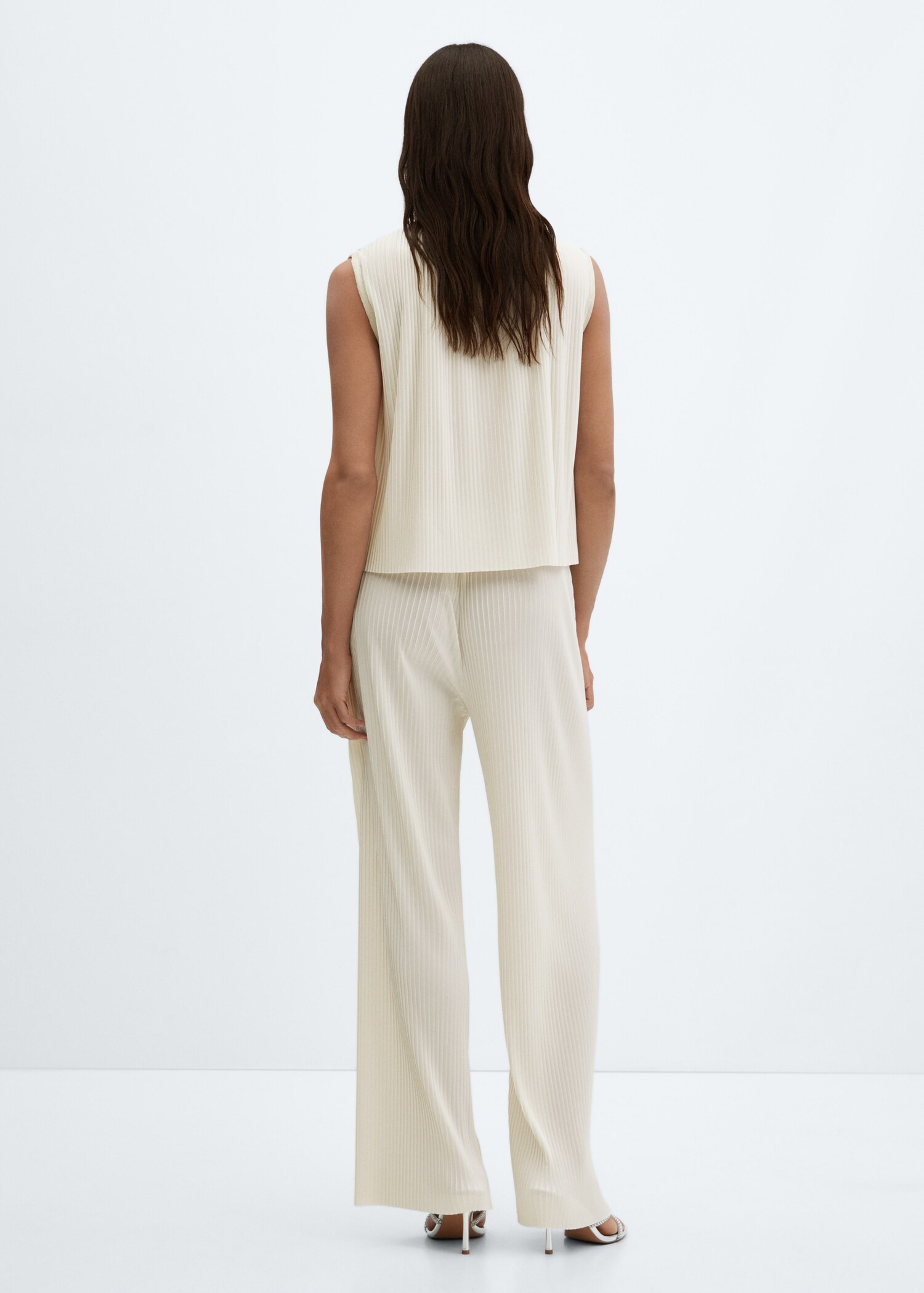 Sleeveless pleated top - Reverse of the article