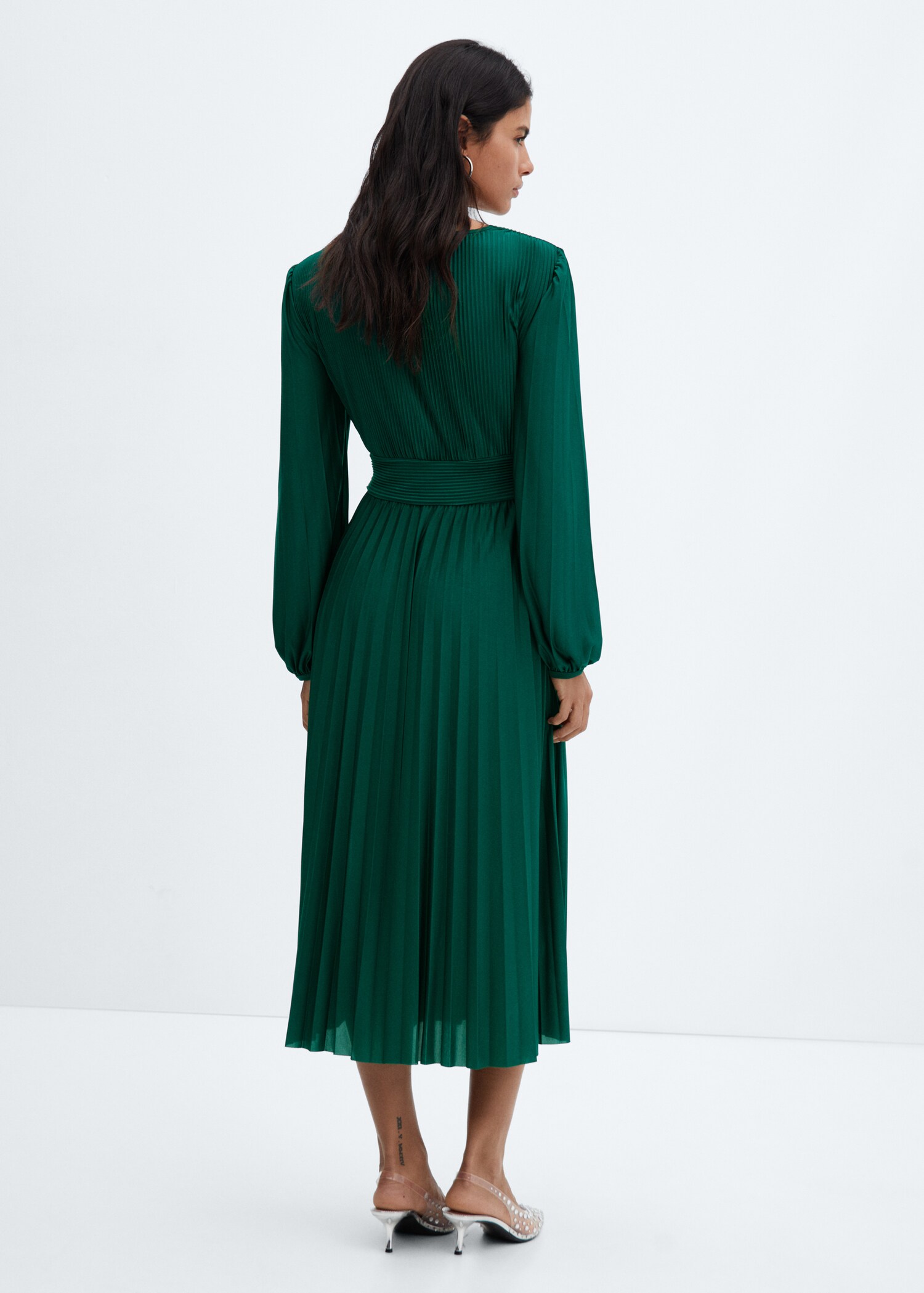 V-neck pleated dress - Reverse of the article
