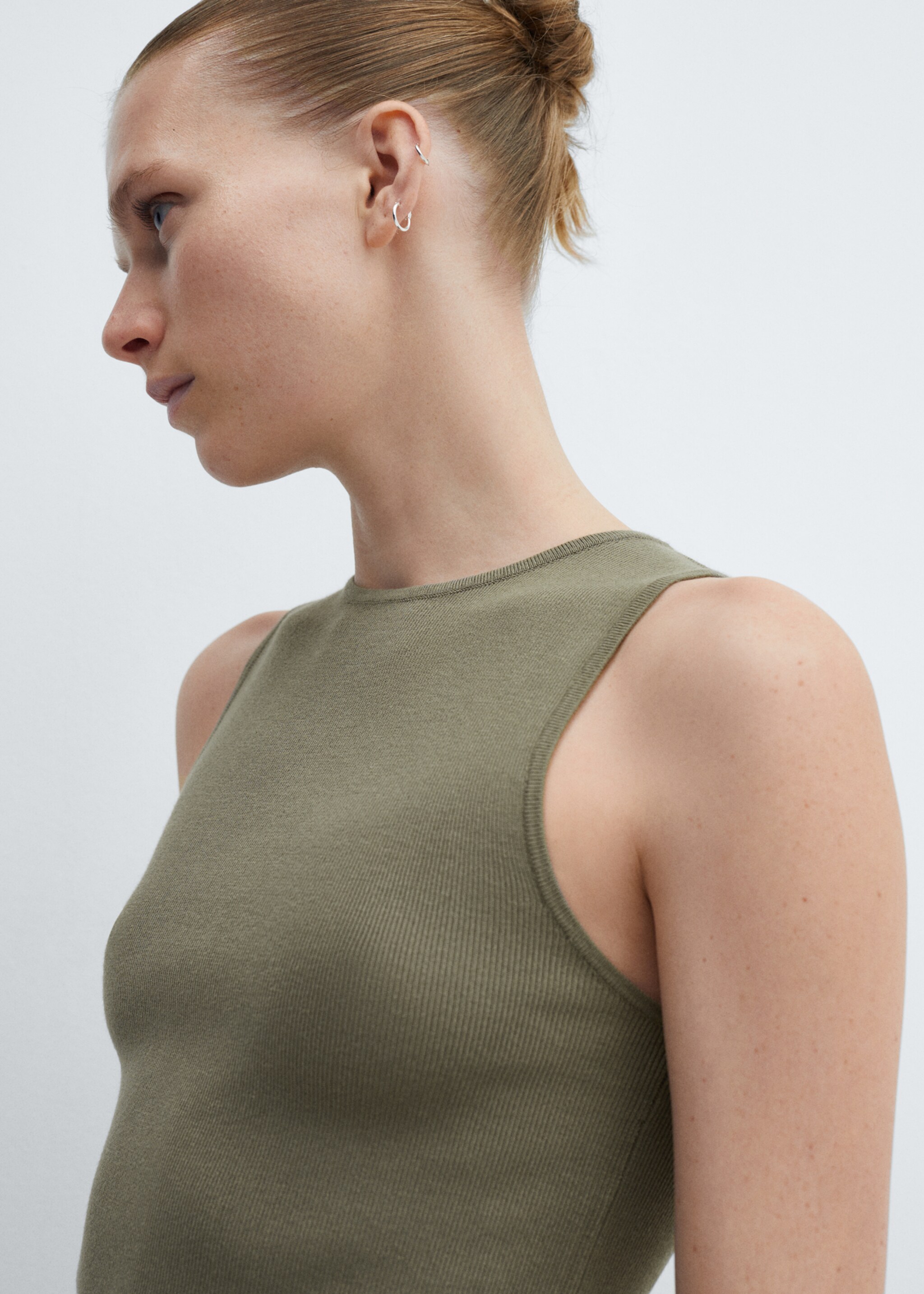 Knitted top with wide straps - Details of the article 1, Khaki. Ref: 67045739-00.