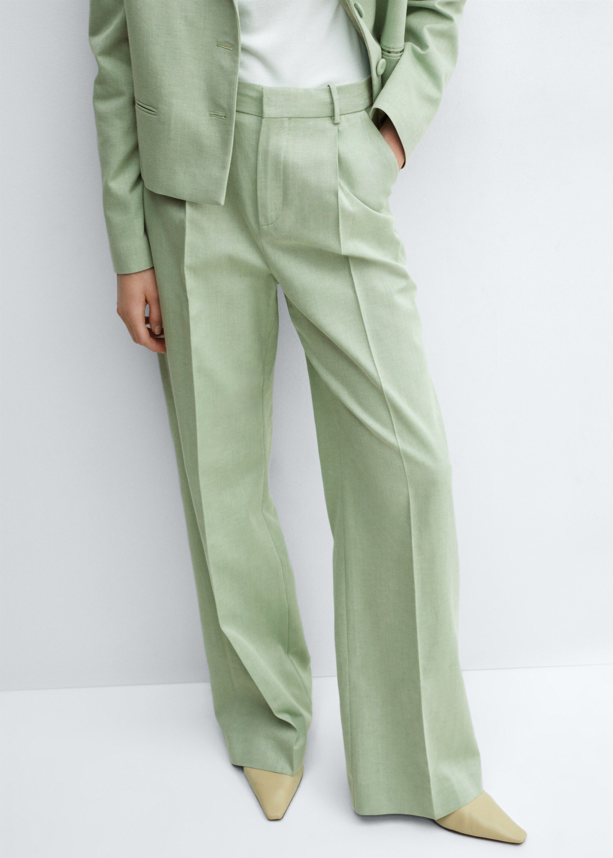 Pantalon costume wideleg à pinces - Plan moyen