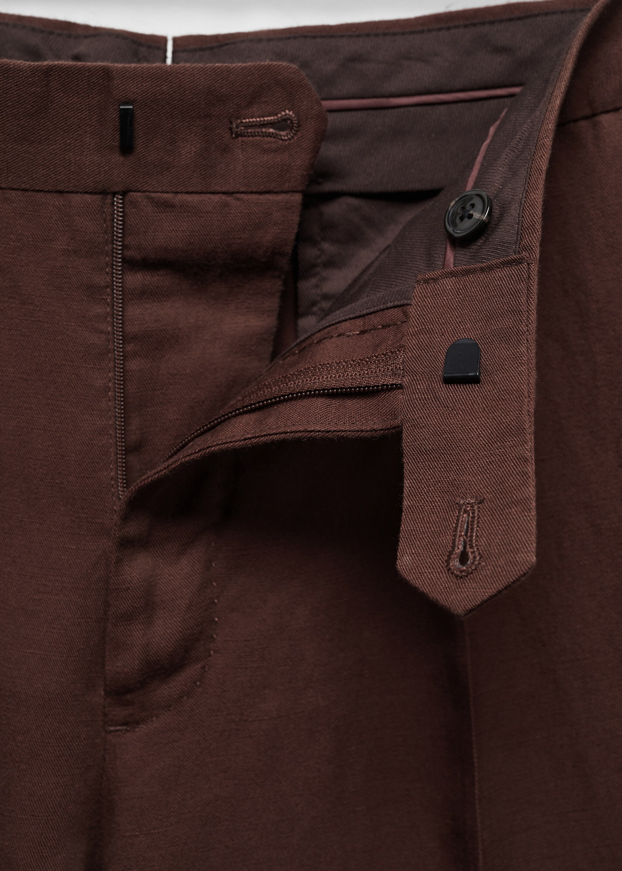 Slim-fit pleated linen trousers - Details of the article 8