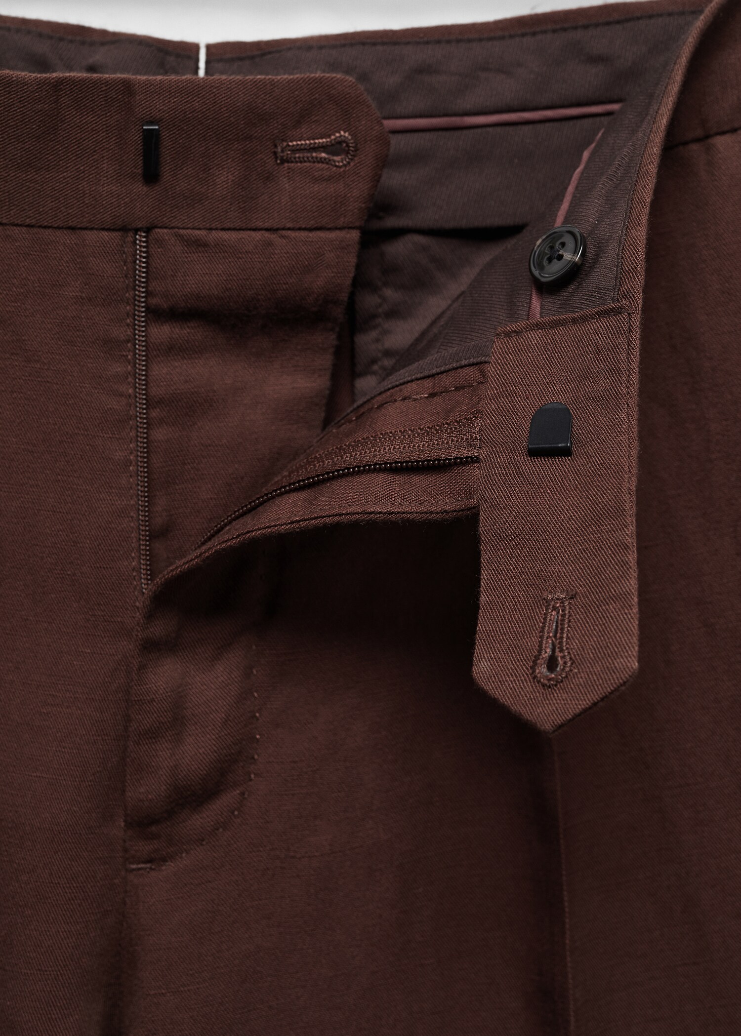 Slim-fit pleated linen trousers - Details of the article 8
