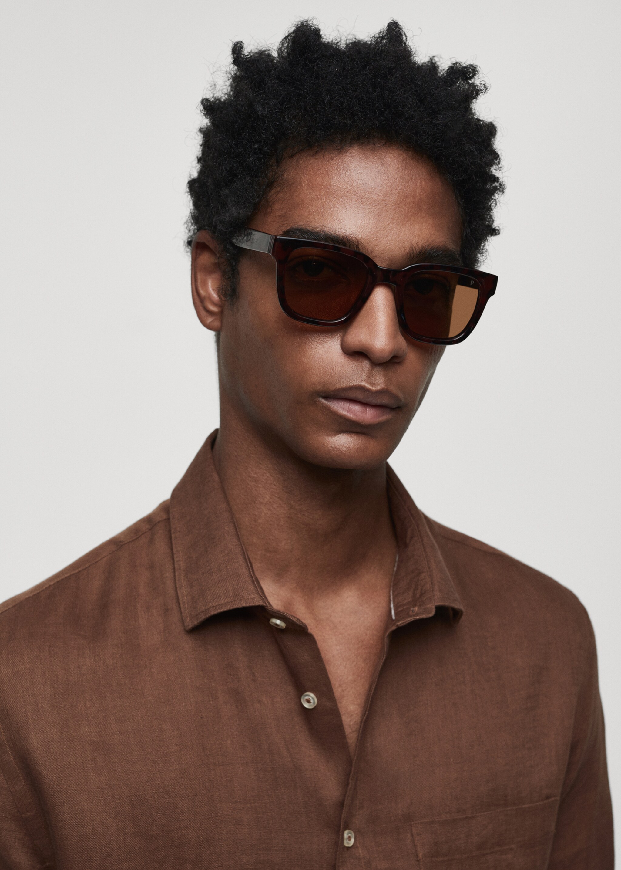 Classic fit 100% linen shirt - Details of the article 1, Brown. Ref: 67045982-00.